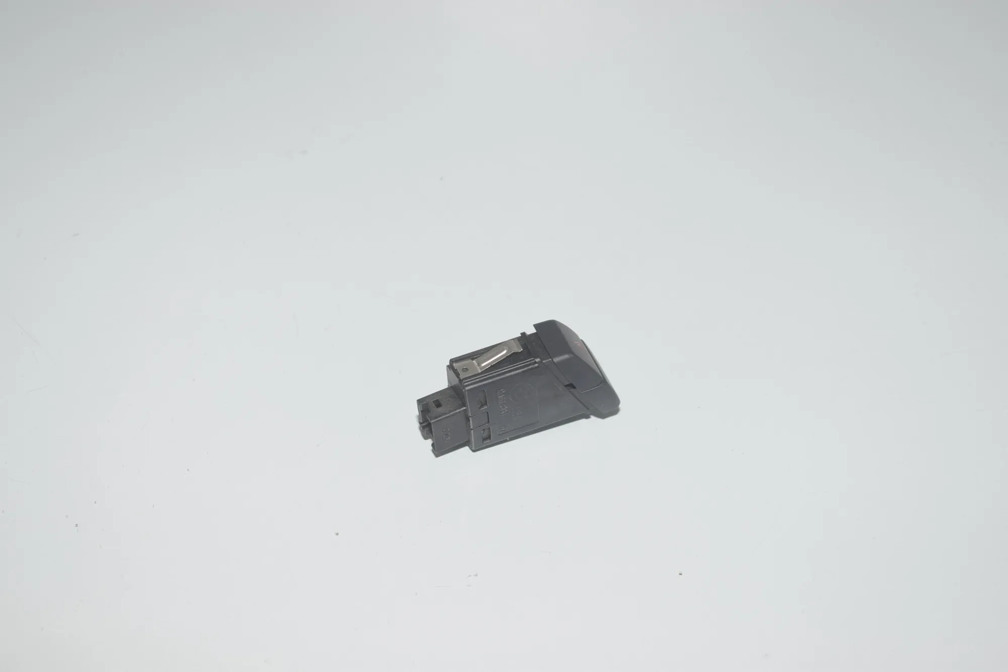 Hazard Button – OEM 9161896 · BMW 5 Touring (F11) 530 d 2015 – 3