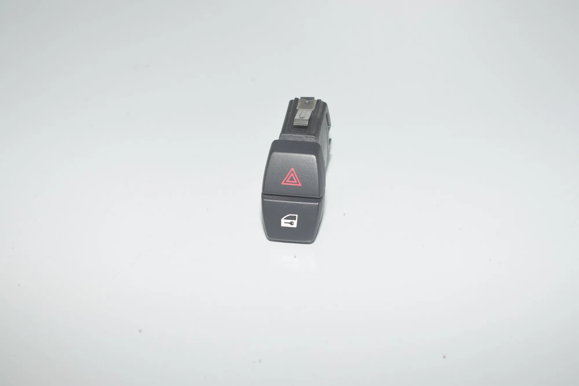 Hazard Button – OEM 9161896 · BMW 5 Touring (F11) 530 d 2015 – 2