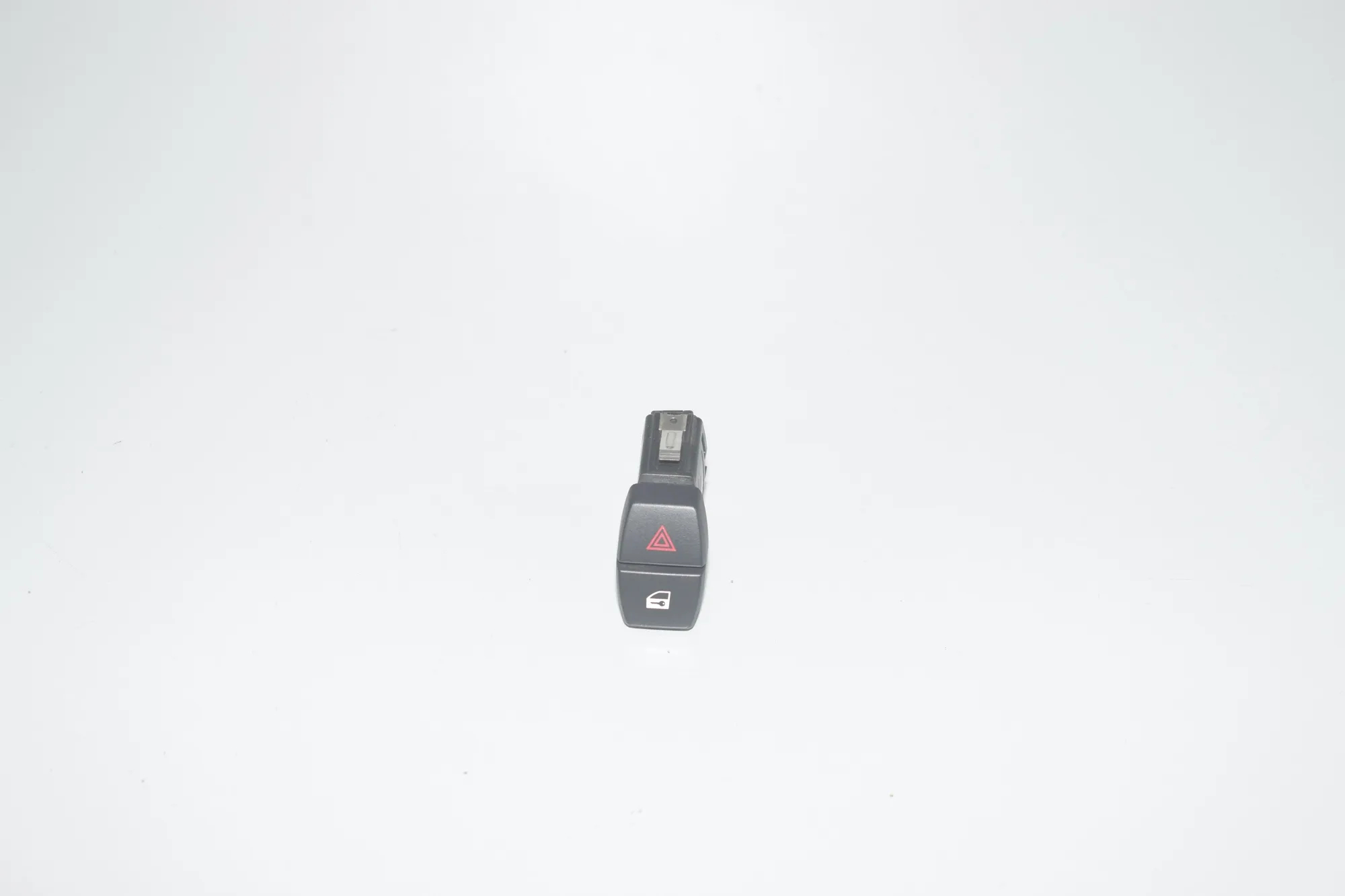 Hazard Button – OEM 9161896 · BMW 5 Touring (F11) 530 d 2015