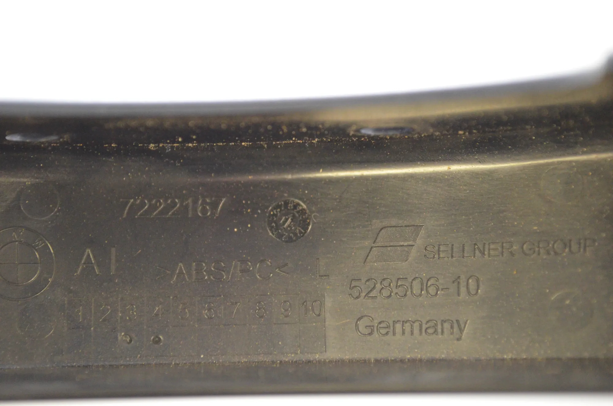 Hinge Trim – OEM 7222167 · BMW 5 Touring (F11) 530 d 2015 – 4