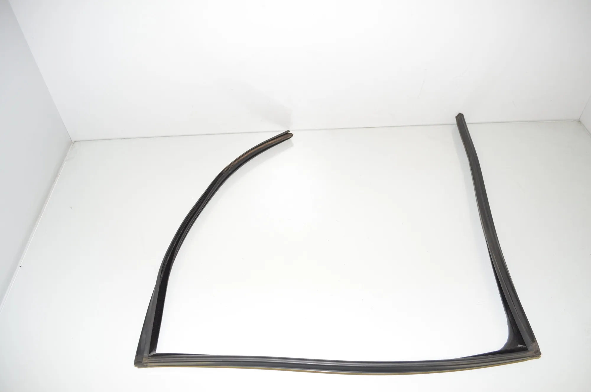 Rear Left Door Rubber Seal – OEM 7199779 · BMW 5 Touring (F11) 530 d 2015 – 4