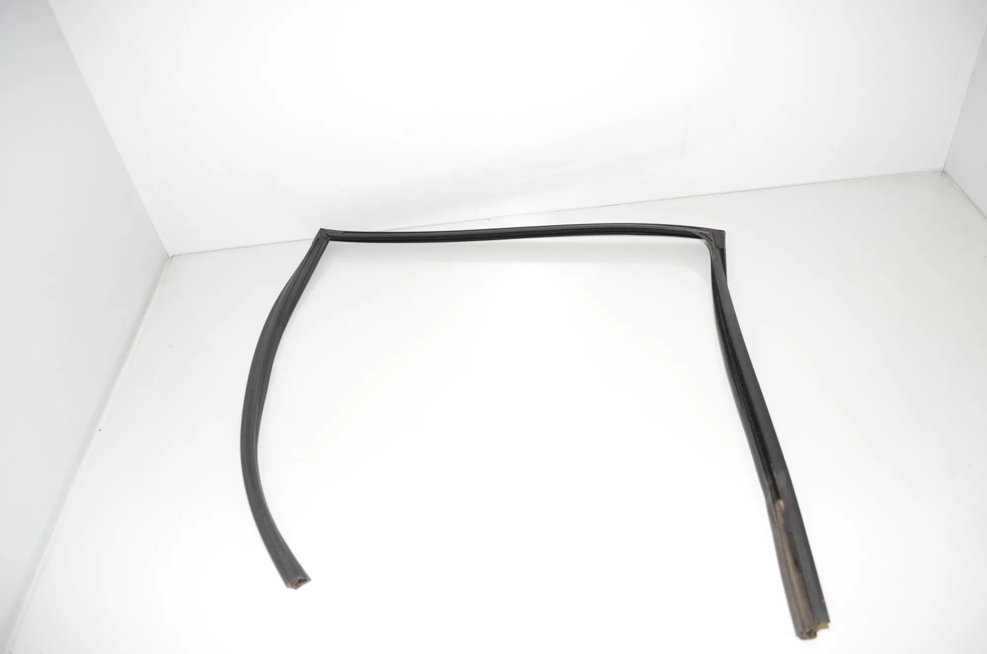 Rear Left Door Rubber Seal – OEM 7199779 · BMW 5 Touring (F11) 530 d 2015 – 3