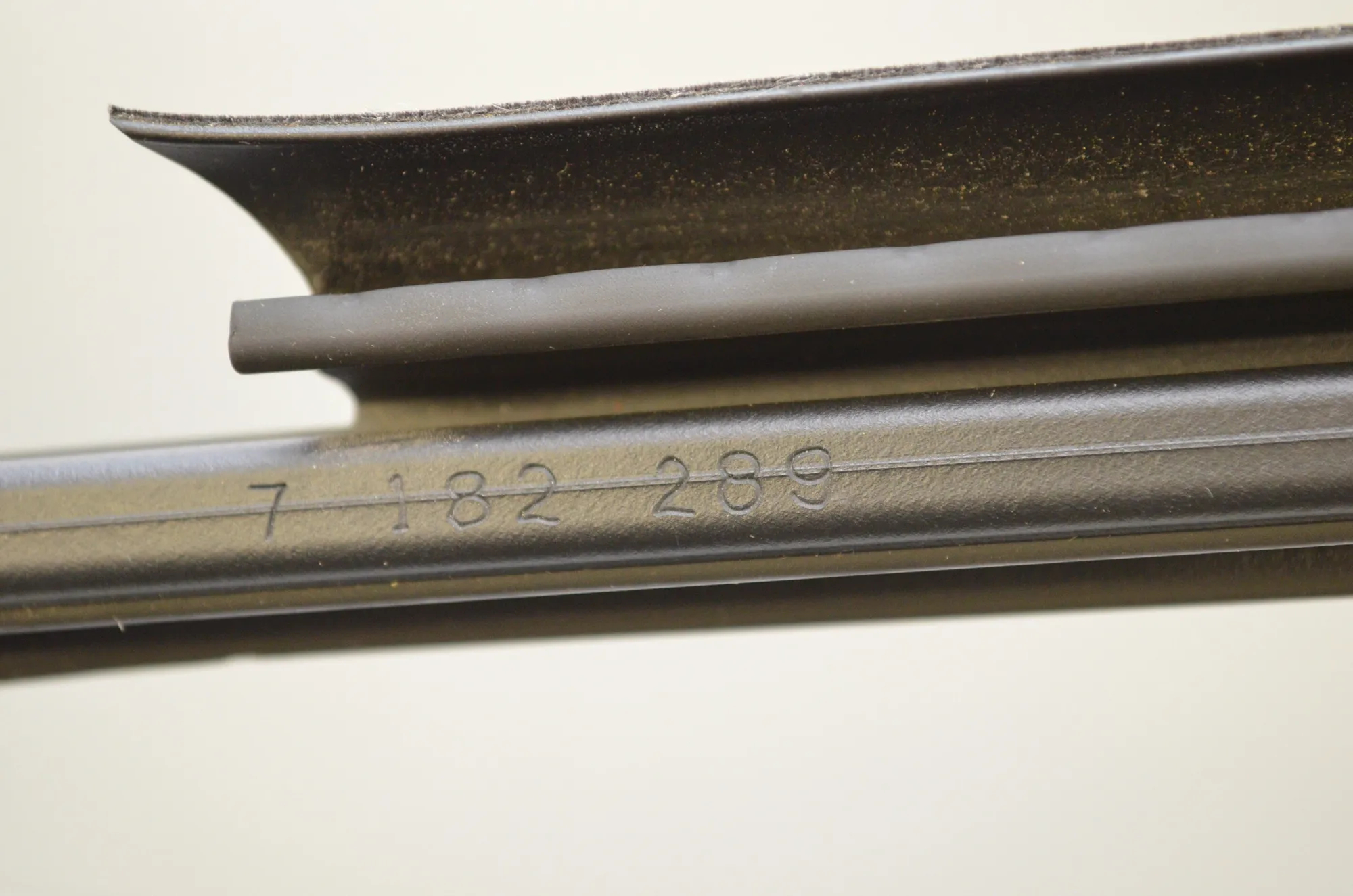 Rear Left Door Window Strip – OEM 7182289 · BMW 5 Touring (F11) 530 d 2015 – 4