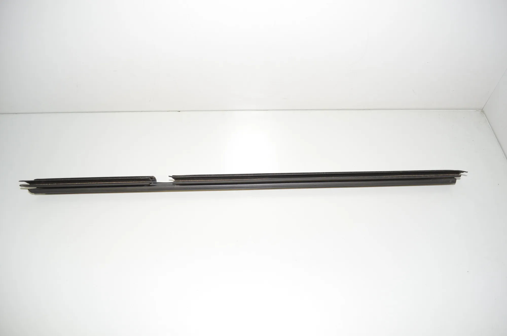 Rear Left Door Window Strip – OEM 7182289 · BMW 5 Touring (F11) 530 d 2015 – 2