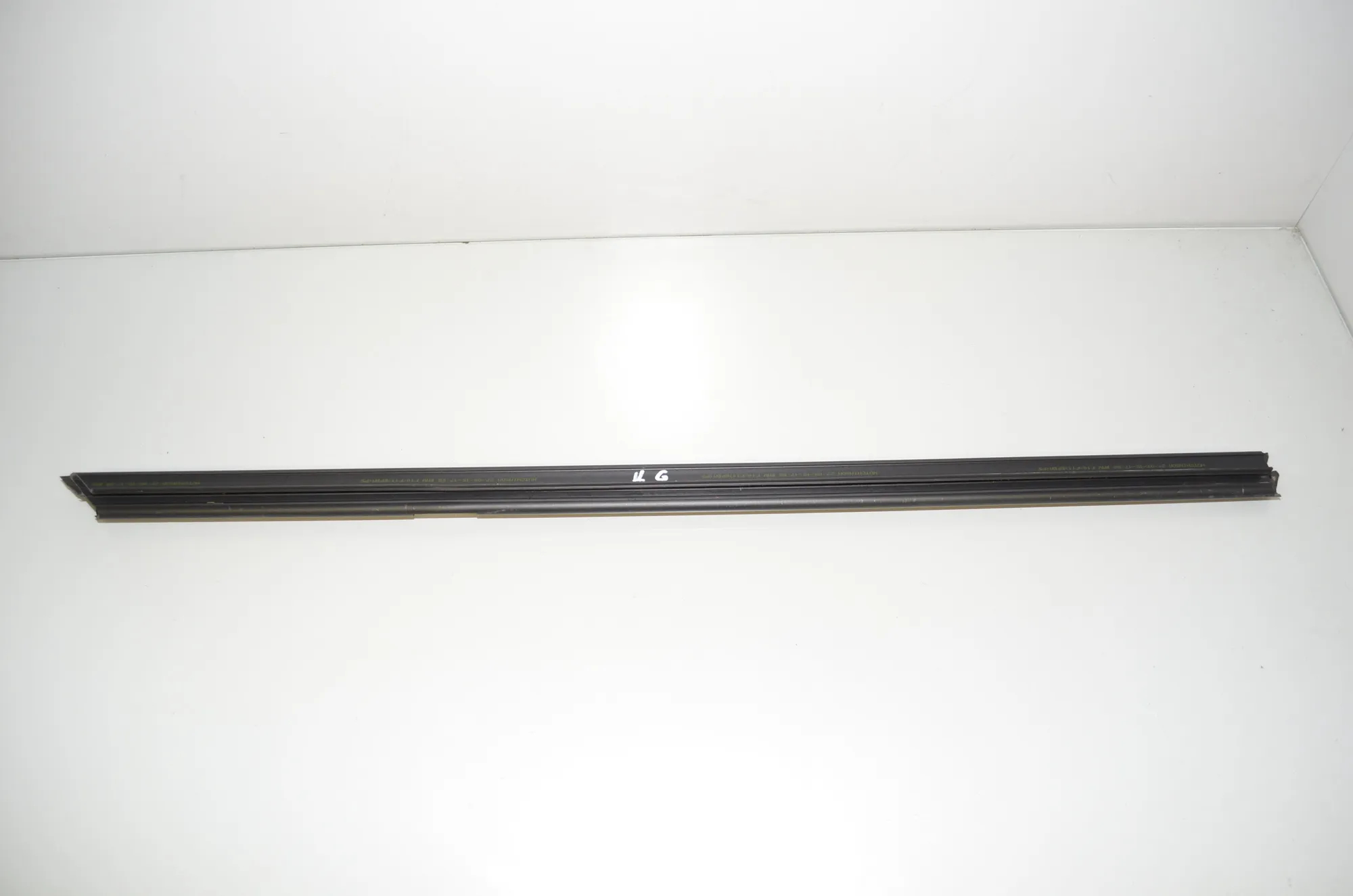 Rear Left Door Window Strip – OEM 7182289 · BMW 5 Touring (F11) 530 d 2015 – 3