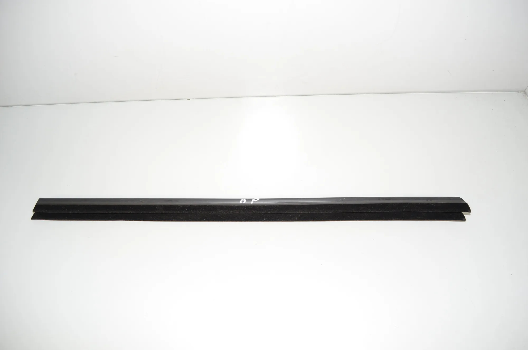 Front Left Door Window Strip – OEM 7182277 · BMW 5 Touring (F11) 530 d 2015