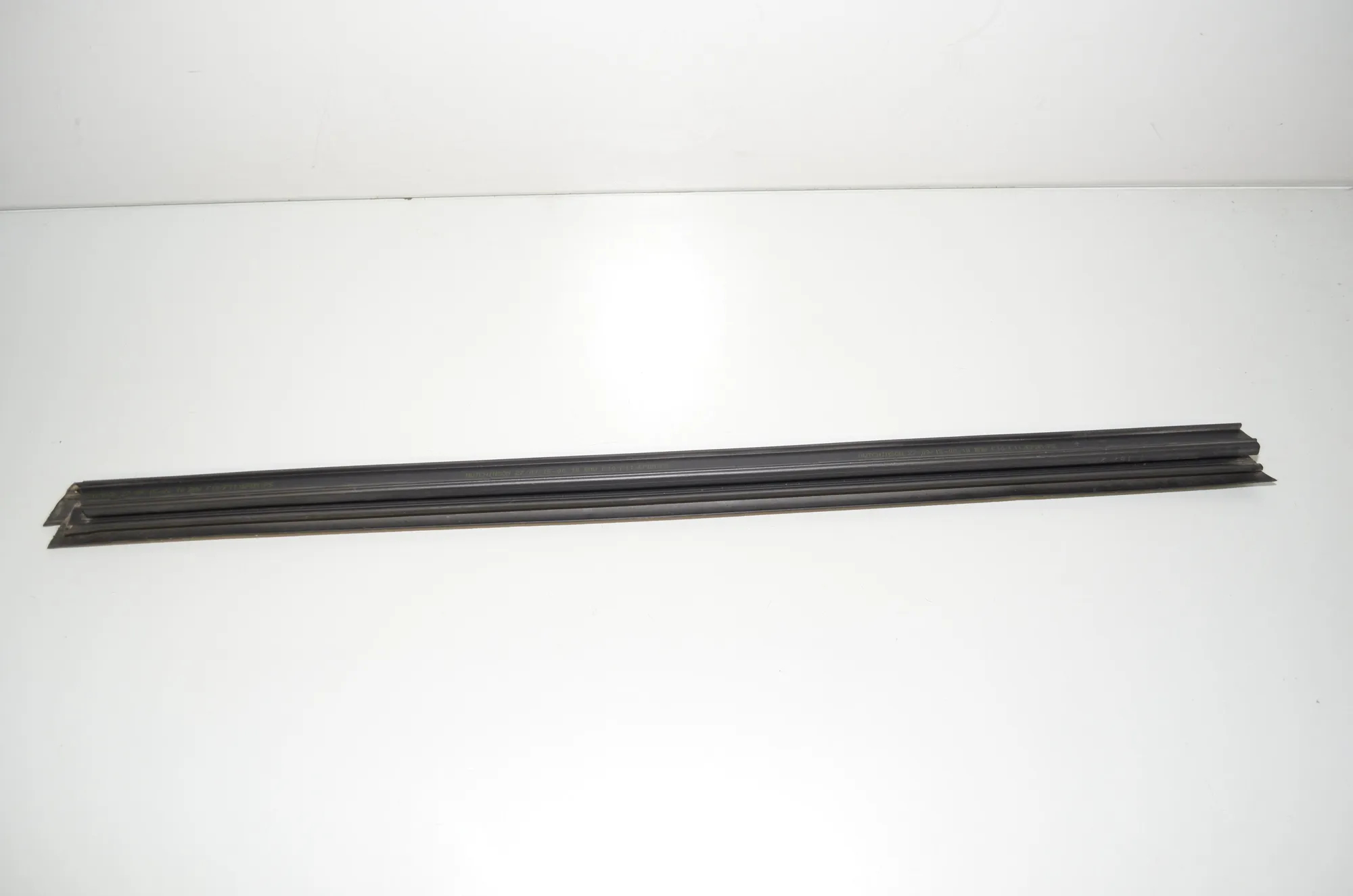 Front Left Door Window Strip – OEM 7182277 · BMW 5 Touring (F11) 530 d 2015 – 3