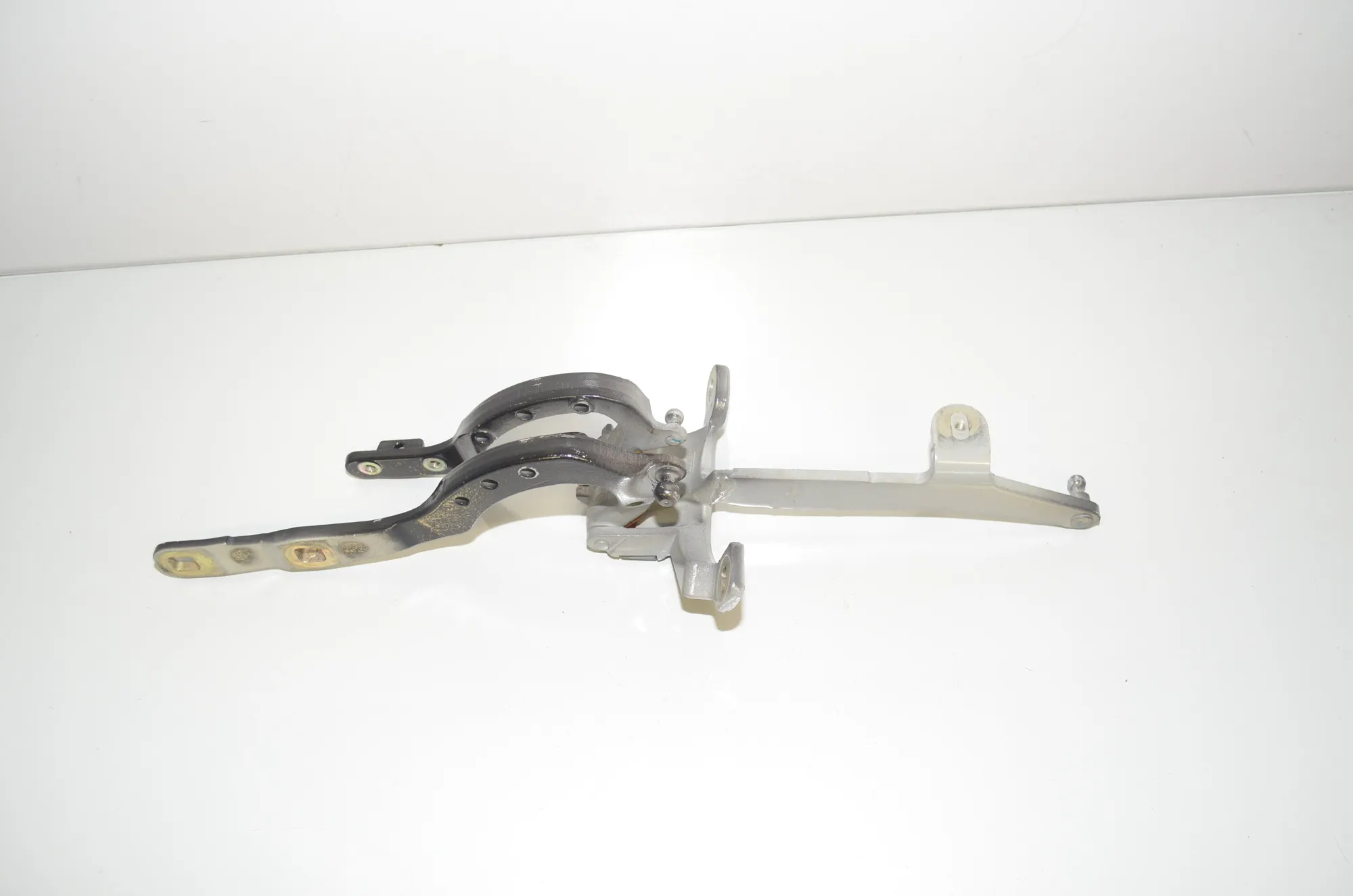 Left Side Bootlid Hinge – OEM 7206689 · BMW 5 Touring (F11) 530 d 2015 – 2