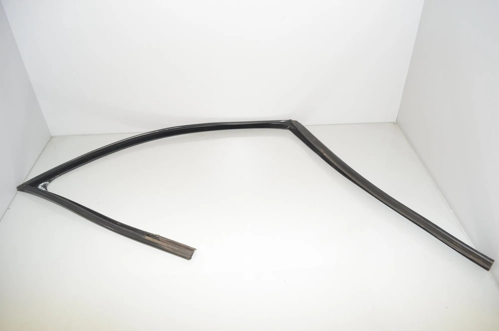 Front Right Door Rubber Seal – OEM 7182274 · BMW 5 Touring (F11) 530 d 2015