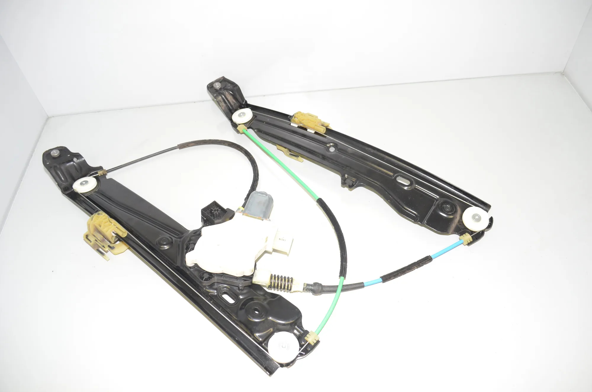 Front Right Door Window Regulator – OEM 7182132 · BMW 5 Touring (F11) 530 d 2015 – 3
