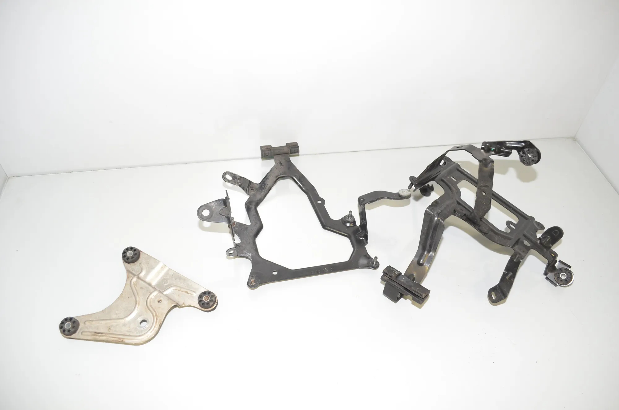 Bracket – OEM 7610564 · BMW 6 Gran Coupe (F06) 650 i xDrive 2013 – 2