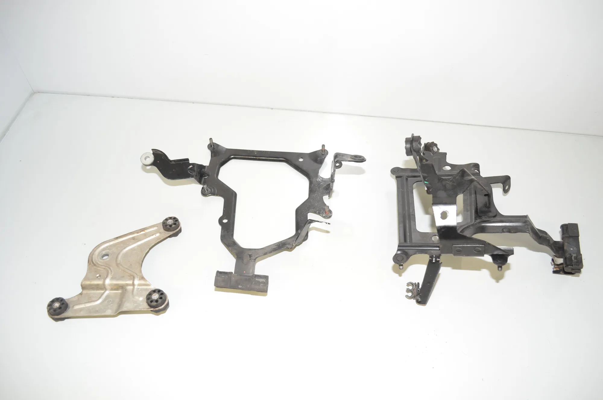 Bracket – OEM 7610564 · BMW 6 Gran Coupe (F06) 650 i xDrive 2013