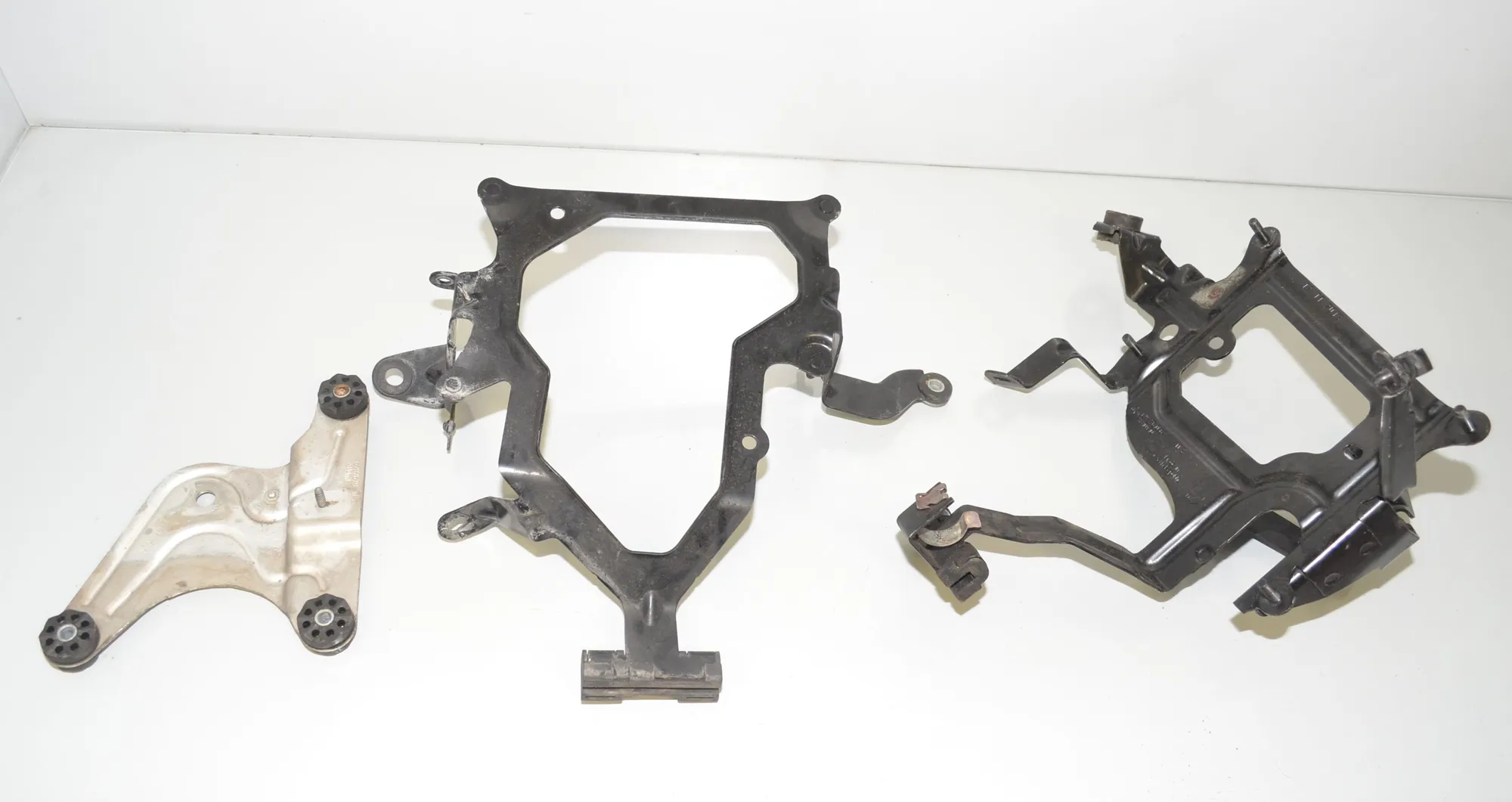 Bracket – OEM 7610564 · BMW 6 Gran Coupe (F06) 650 i xDrive 2013 – 3