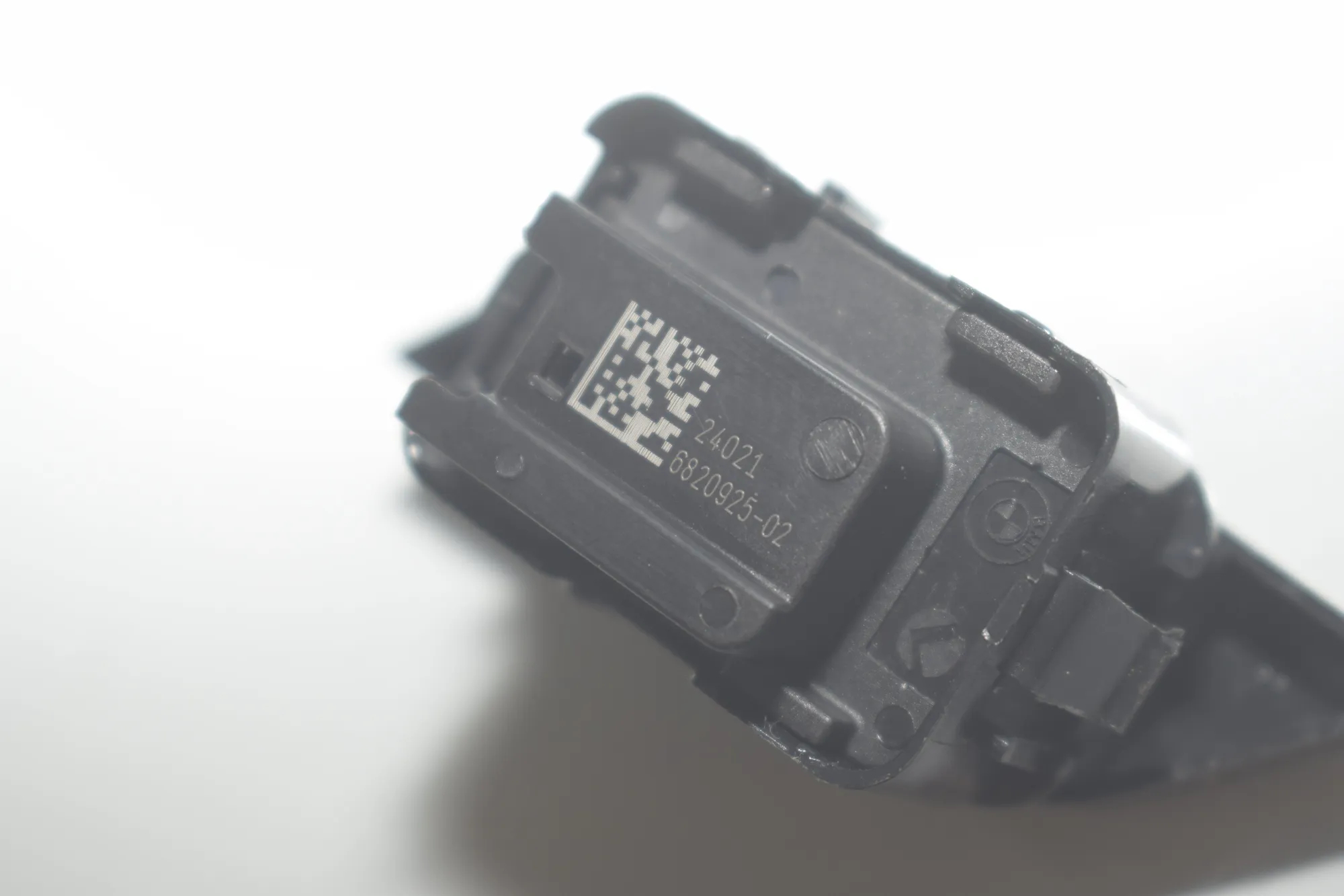 Door unlock/lock buttons – OEM 6820925 · BMW 3 Touring (G21) (2019 - -) 330 e Plug-in-Hybrid 2021 – 6