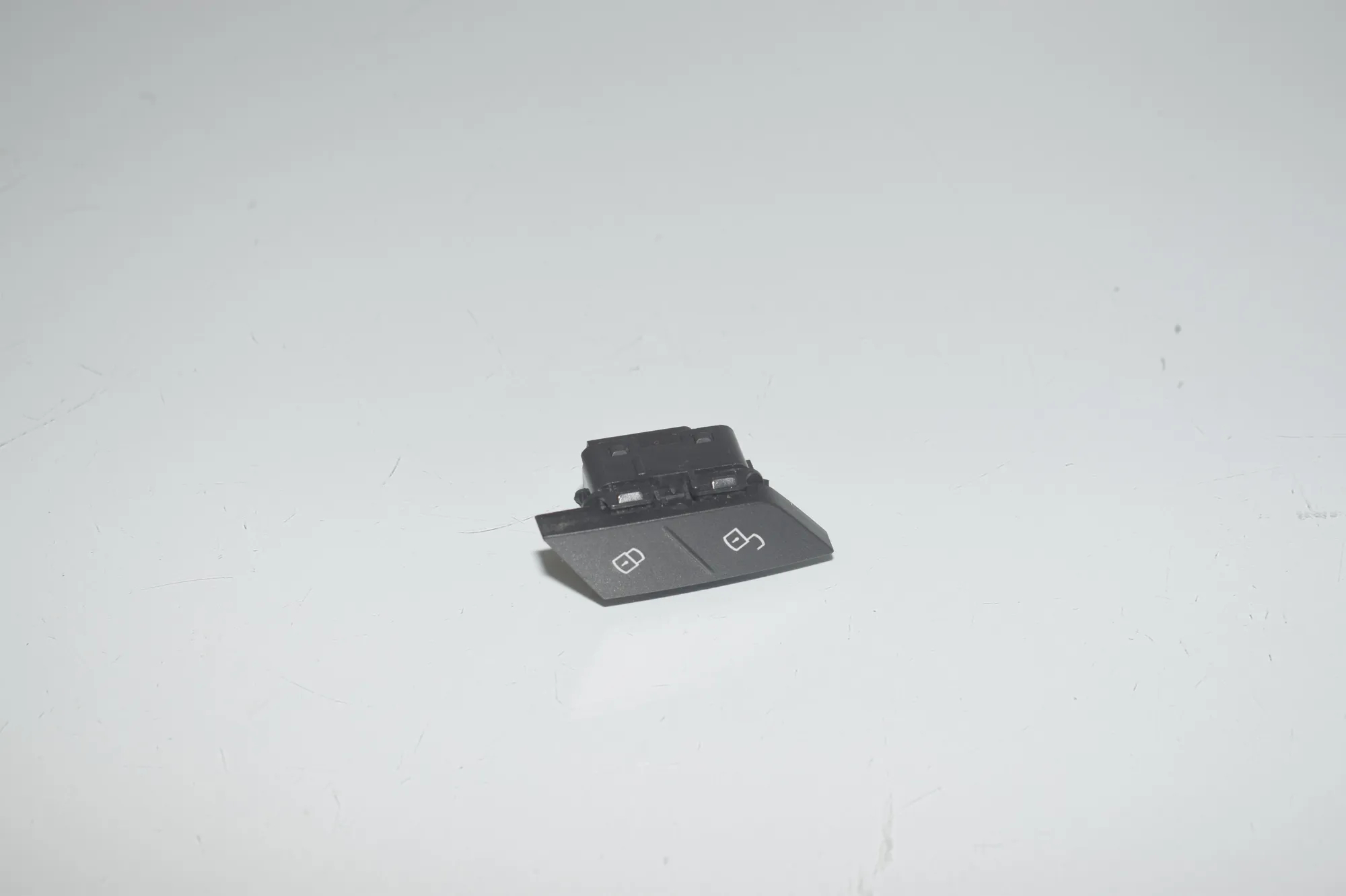 Door unlock/lock buttons – OEM 6820925 · BMW 3 Touring (G21) (2019 - -) 330 e Plug-in-Hybrid 2021 – 2