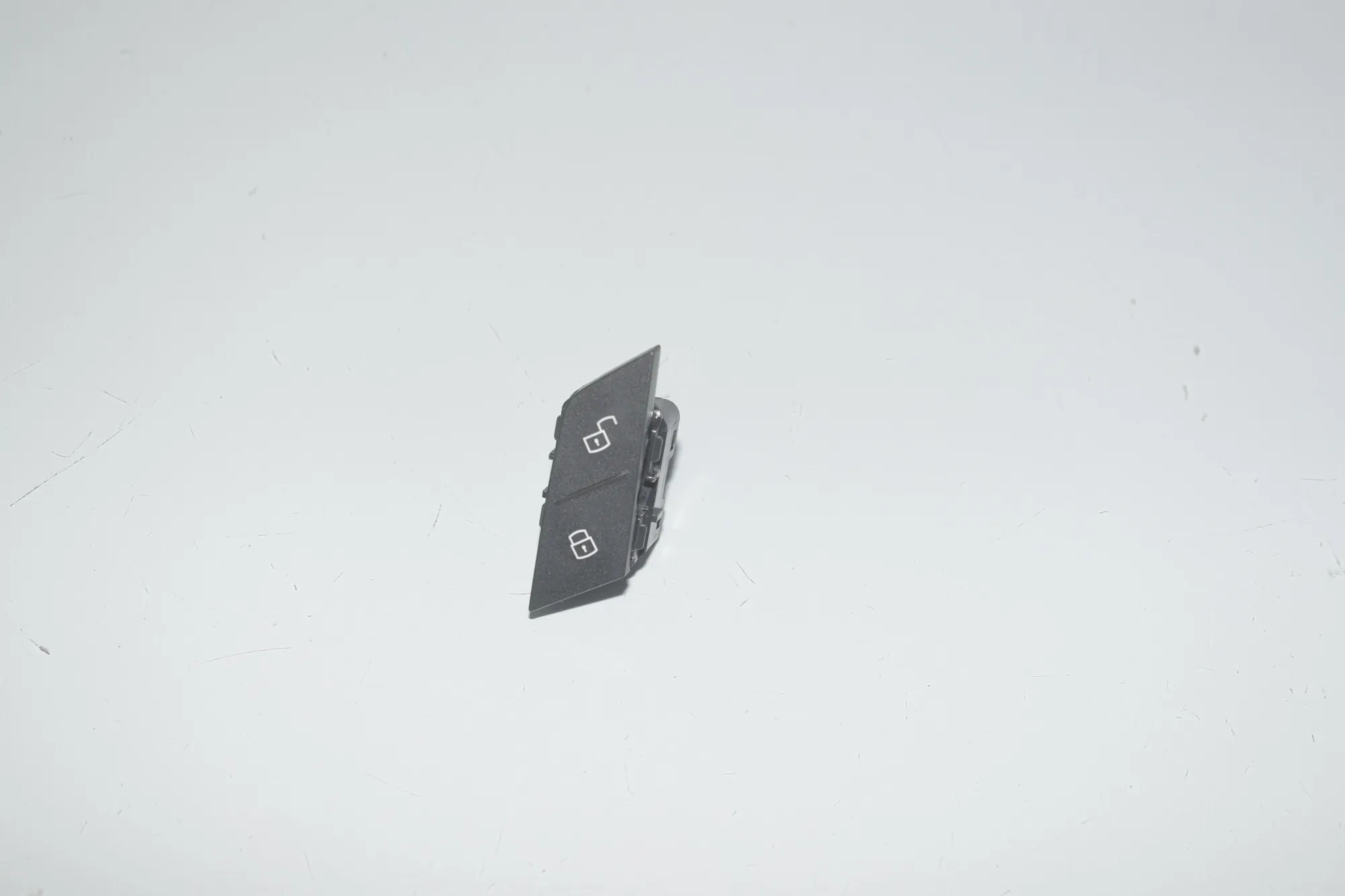Door unlock/lock buttons – OEM 6820925 · BMW 3 Touring (G21) (2019 - -) 330 e Plug-in-Hybrid 2021