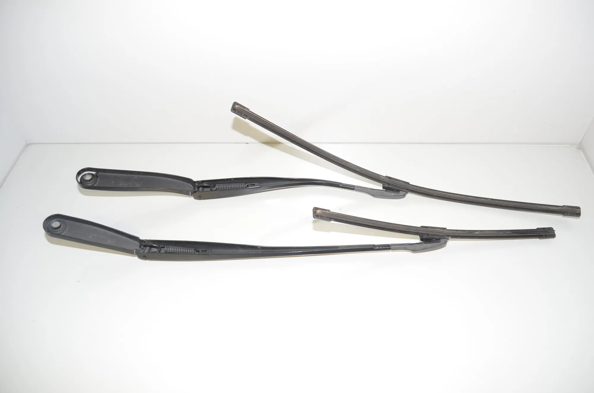 Front Wiper Arms – OEM 7203156 · BMW 6 Gran Coupe (F06) 650 i xDrive 2013 – 2