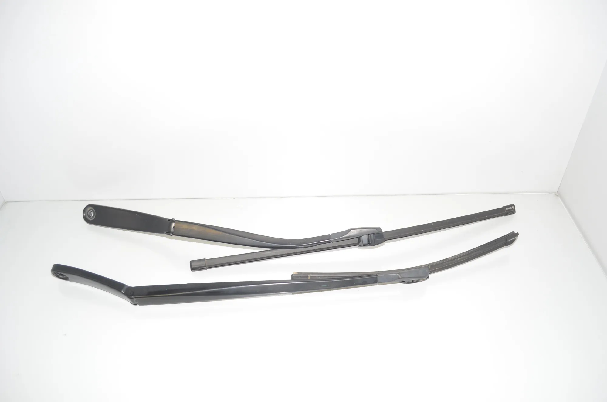 Front Wiper Arms – OEM 7203156 · BMW 6 Gran Coupe (F06) 650 i xDrive 2013