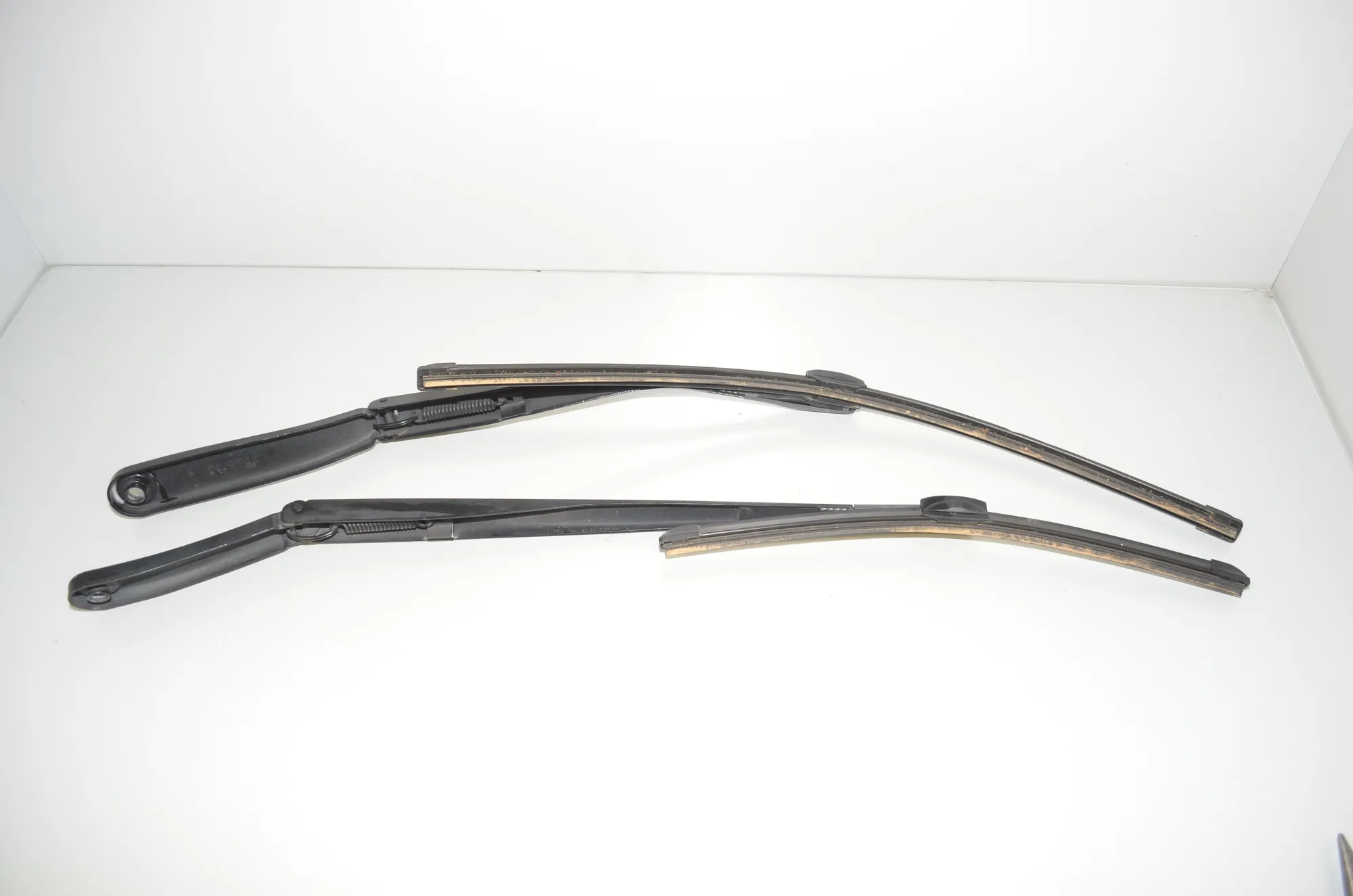 Front Wiper Arms – OEM 7203156 · BMW 6 Gran Coupe (F06) 650 i xDrive 2013 – 3