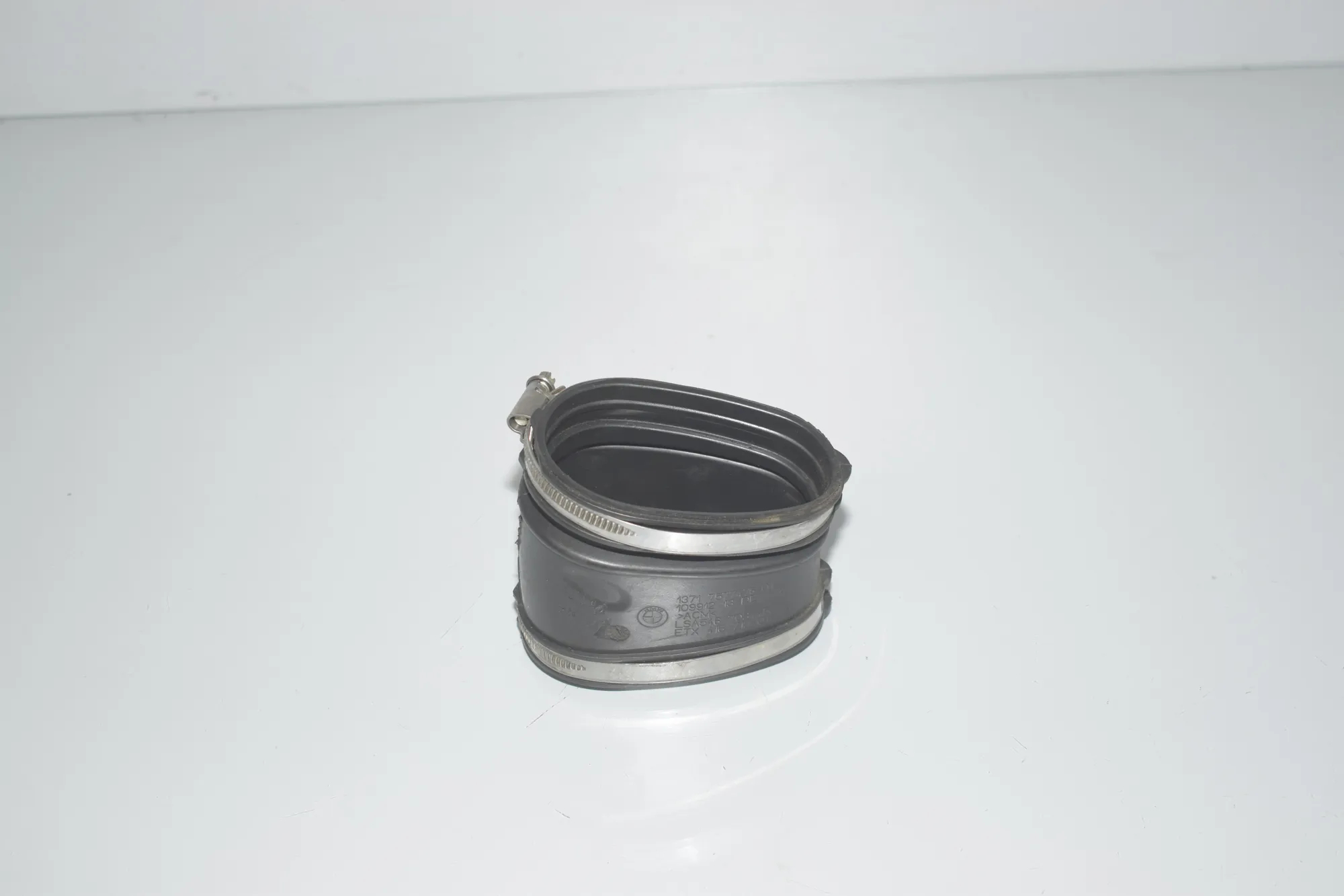 Air Intake Hose Pipe – OEM 7577475 · BMW 6 Gran Coupe (F06) 650 i xDrive 2013 – 2
