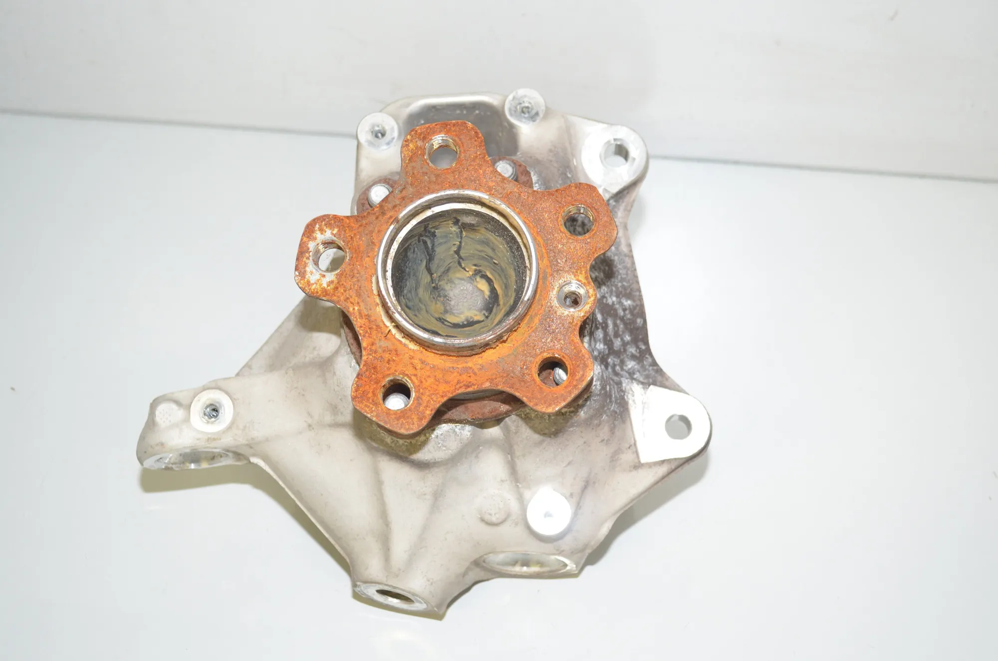 Front Left Wheel Hub – OEM 6886947 · BMW iX3 (G08) BMW iX3 (G08) Electric (286 HP) 2023