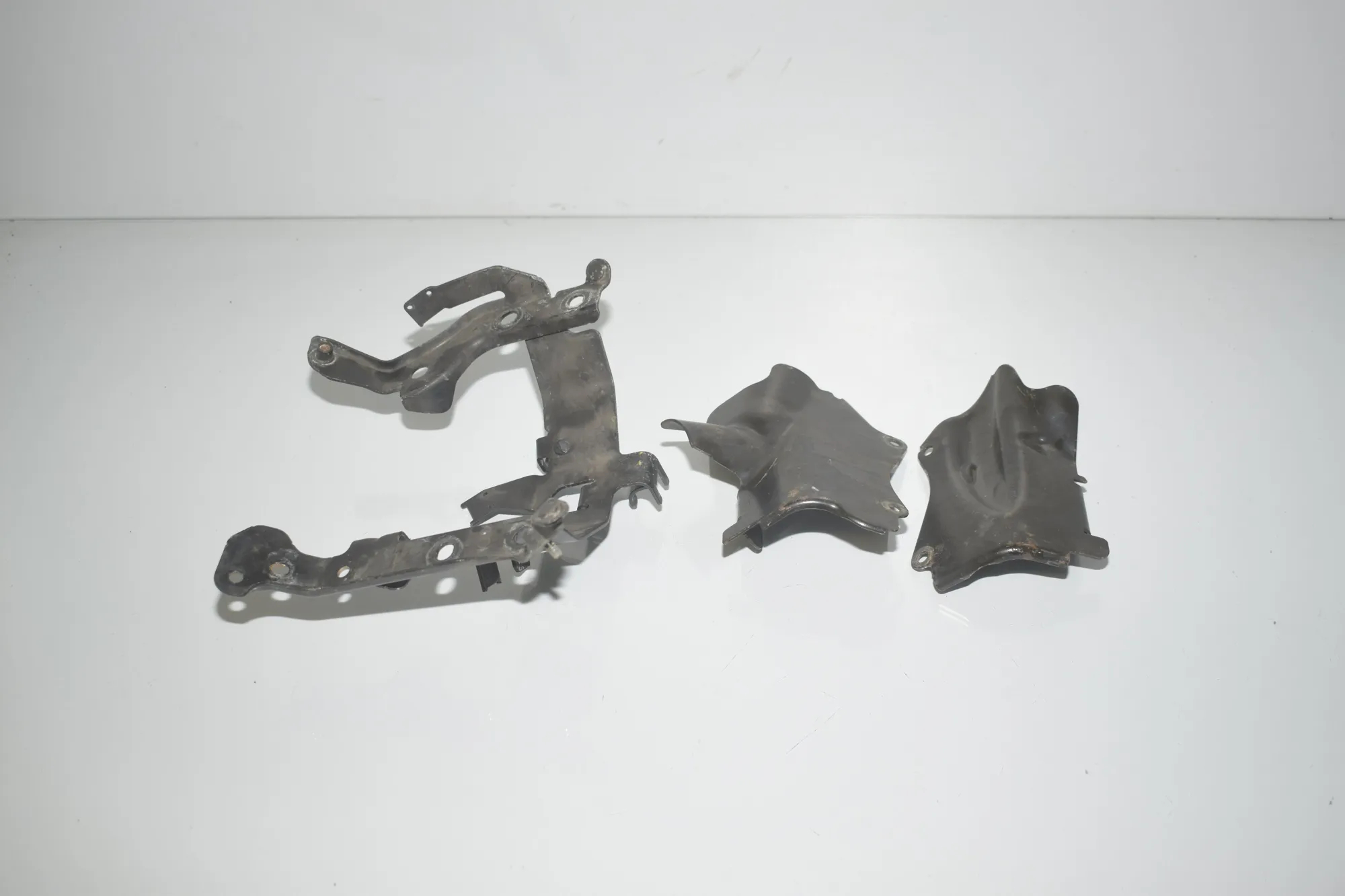 Bracket – OEM 7606025 · BMW 6 Gran Coupe (F06) 650 i xDrive 2013 – 3