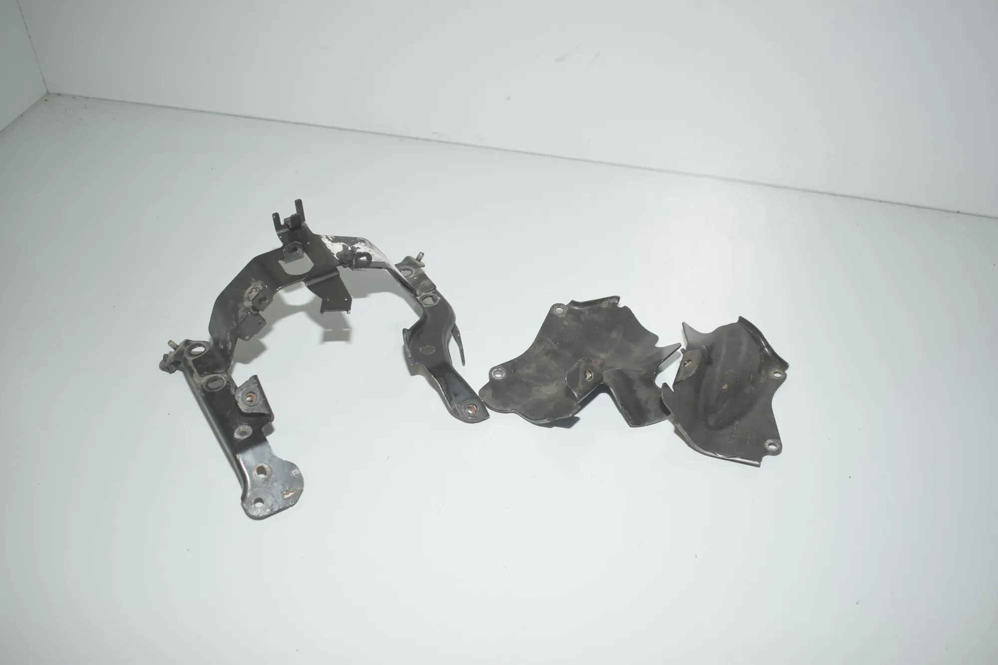 Bracket – OEM 7606025 · BMW 6 Gran Coupe (F06) 650 i xDrive 2013 – 4