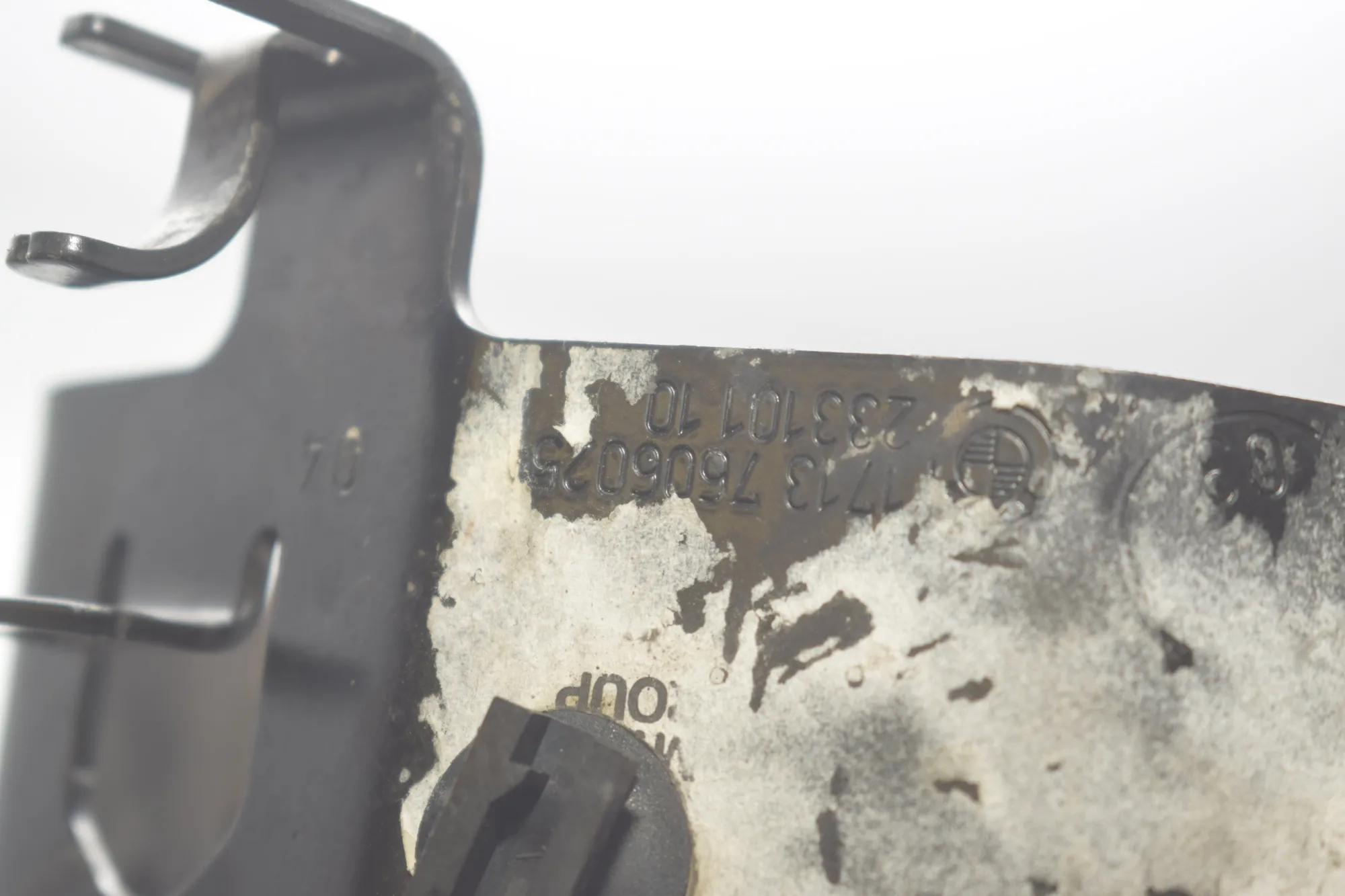 Bracket – OEM 7606025 · BMW 6 Gran Coupe (F06) 650 i xDrive 2013 – 5