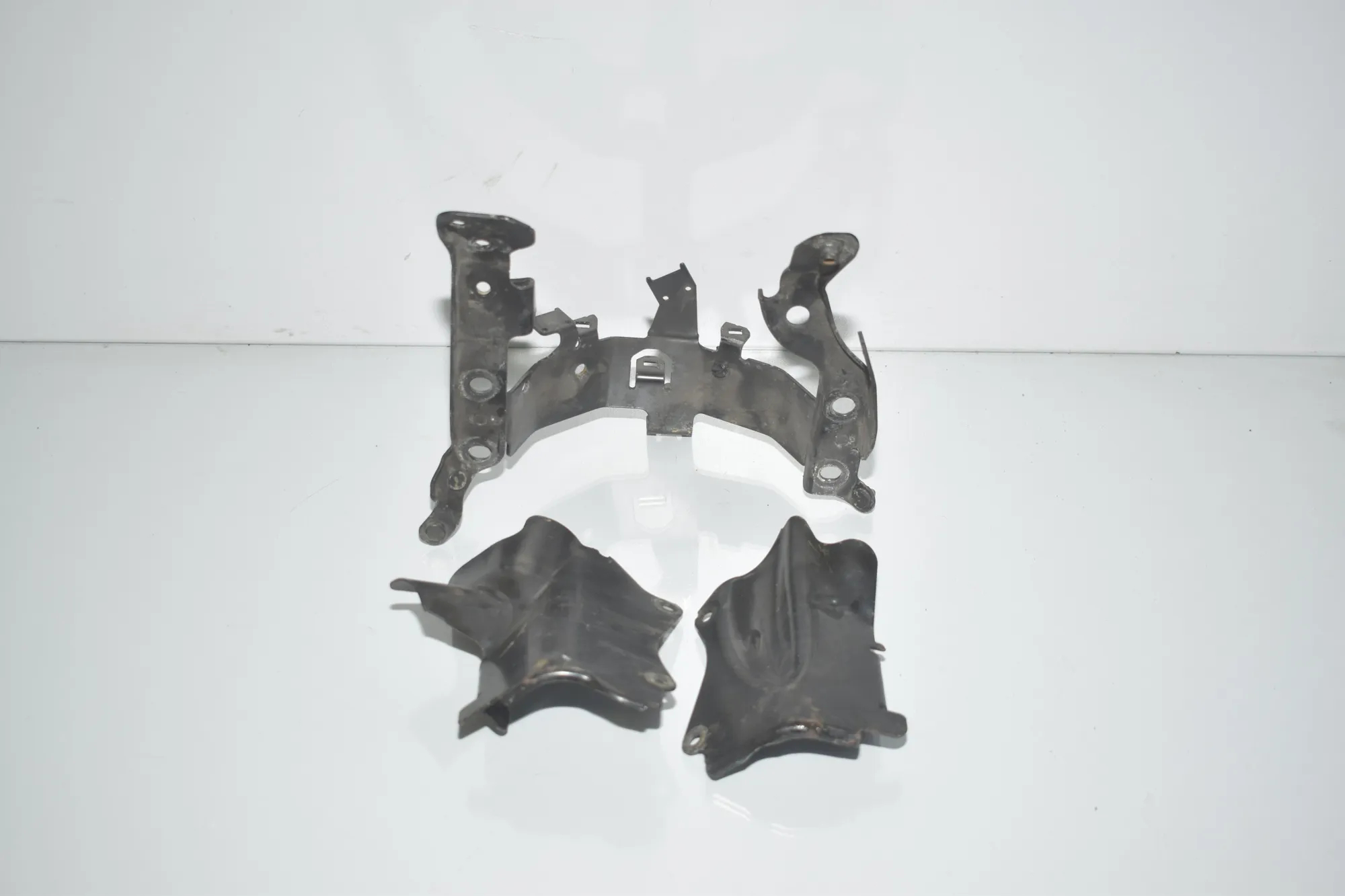 Bracket – OEM 7606025 · BMW 6 Gran Coupe (F06) 650 i xDrive 2013 – 2
