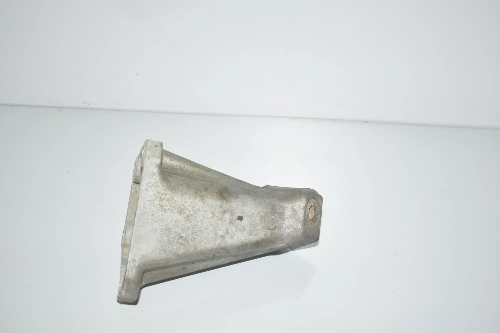 Left Side Engine Bracket – OEM 6777621 · BMW 6 Gran Coupe (F06) 650 i xDrive 2013 – 2