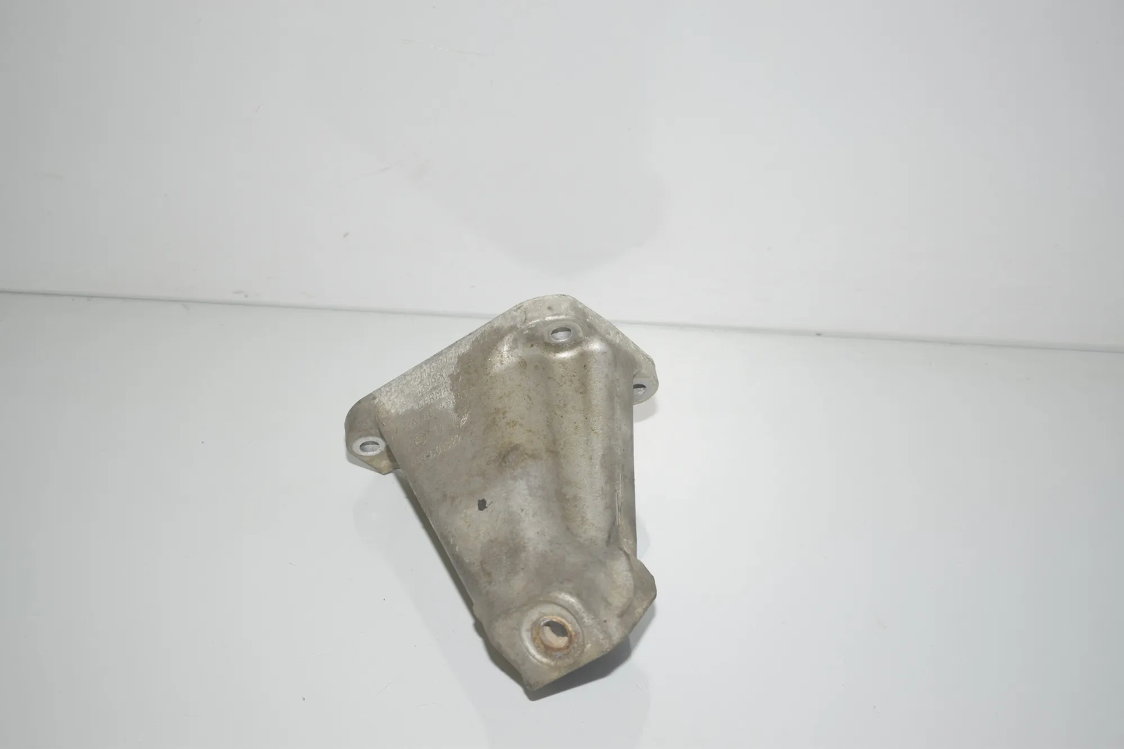 Left Side Engine Bracket – OEM 6777621 · BMW 6 Gran Coupe (F06) 650 i xDrive 2013