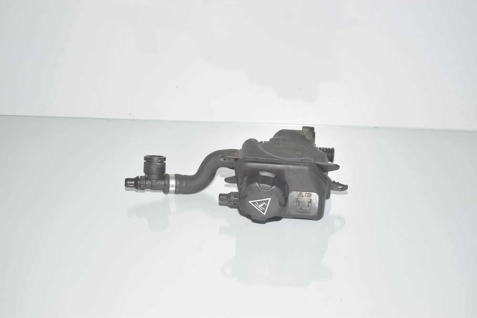 Expansion Tank – OEM 7647281 · BMW 6 Gran Coupe (F06) 650 i xDrive 2013 – 3