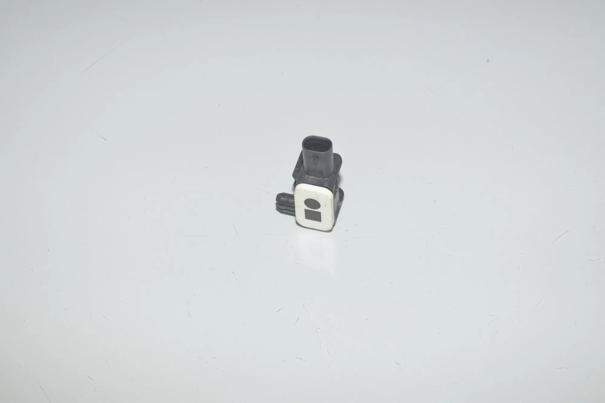 Front Left Impact Sensor – OEM 9234989 · BMW 2 Cabrio (F23) 220 i 2017