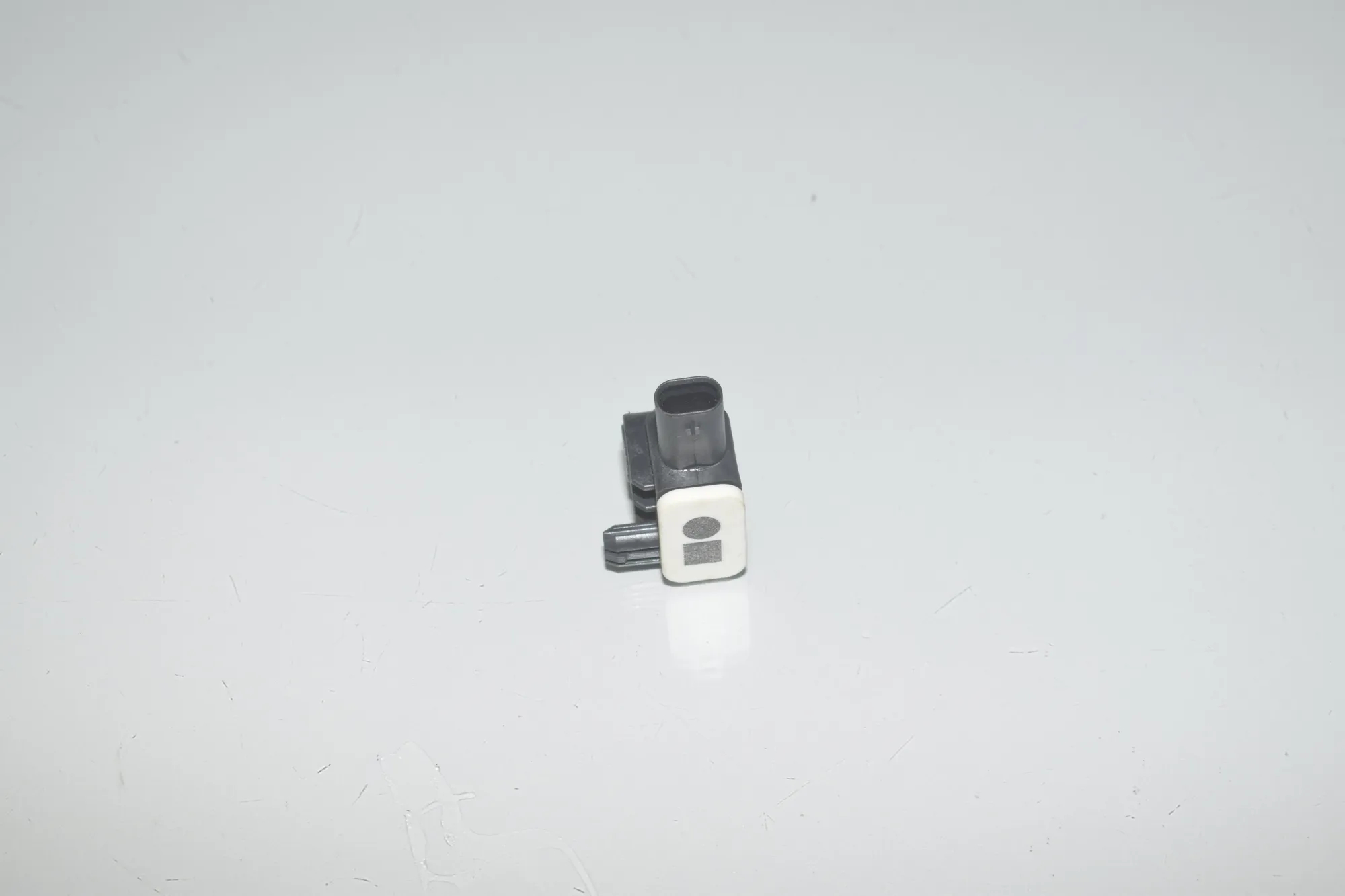 Front Right Impact Sensor – OEM 9234989 · BMW 2 Cabrio (F23) 220 i 2017
