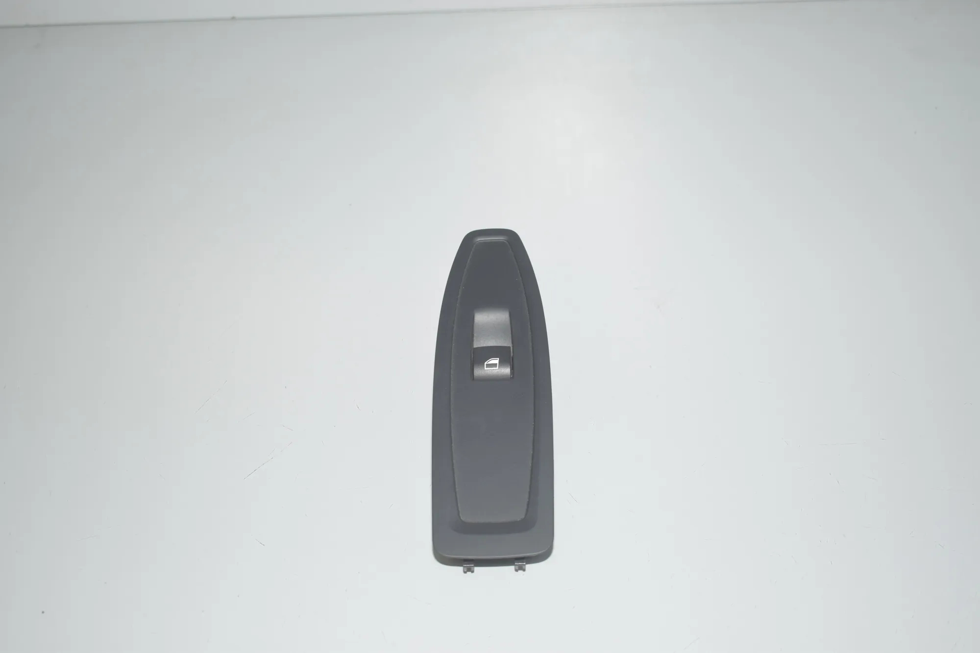 Front Right Door Window Switch – OEM 9208107 · BMW 2 Cabrio (F23) 220 i 2017