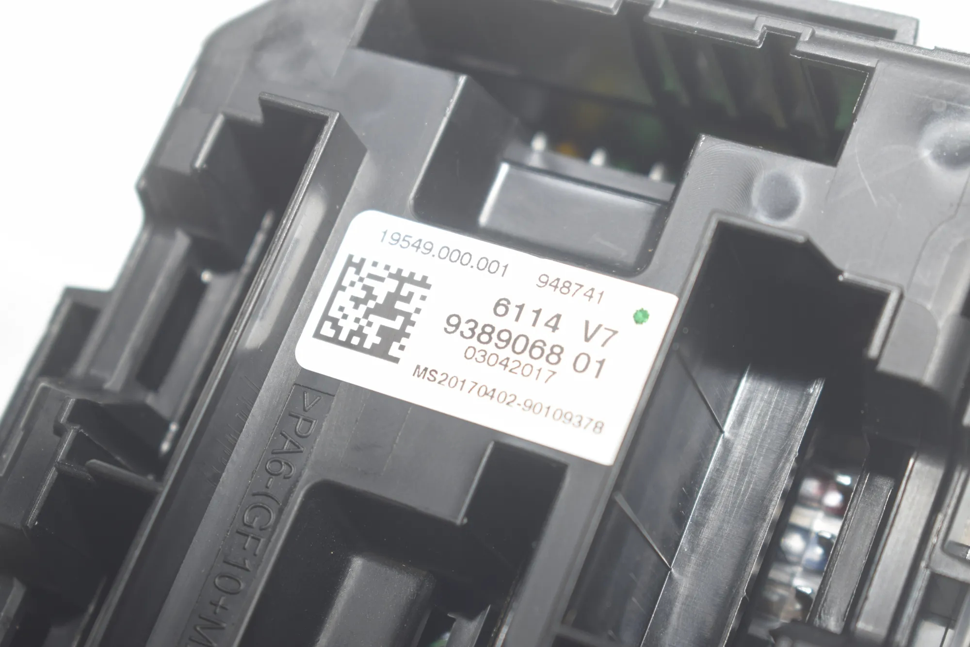 Fuse Box – OEM 9389068 · BMW 2 Cabrio (F23) 220 i 2017 – 4