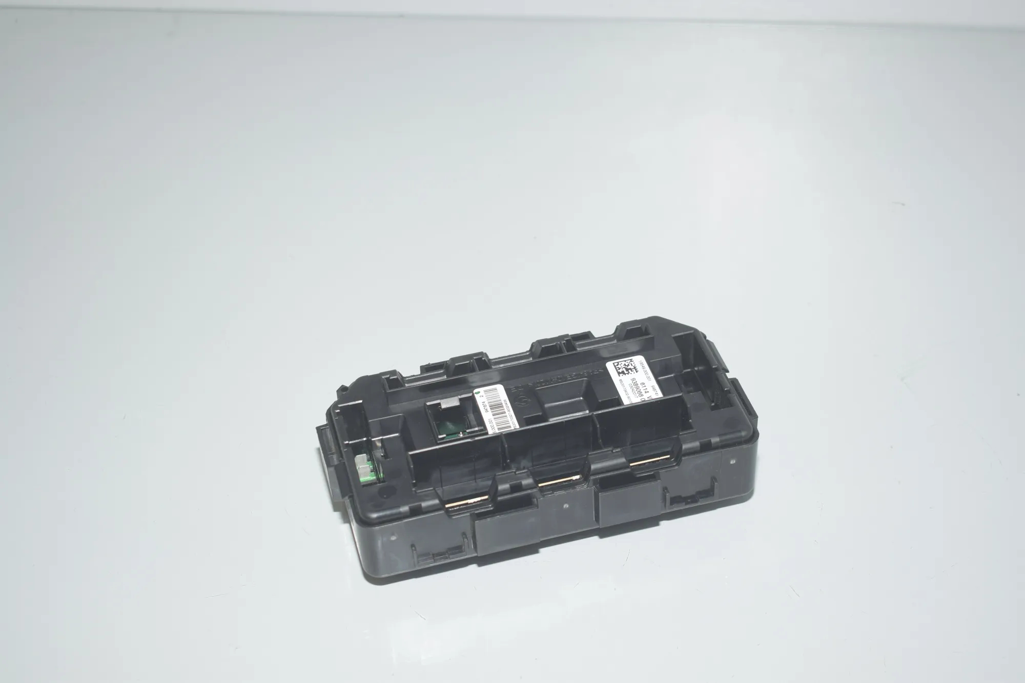 Fuse Box – OEM 9389068 · BMW 2 Cabrio (F23) 220 i 2017 – 3