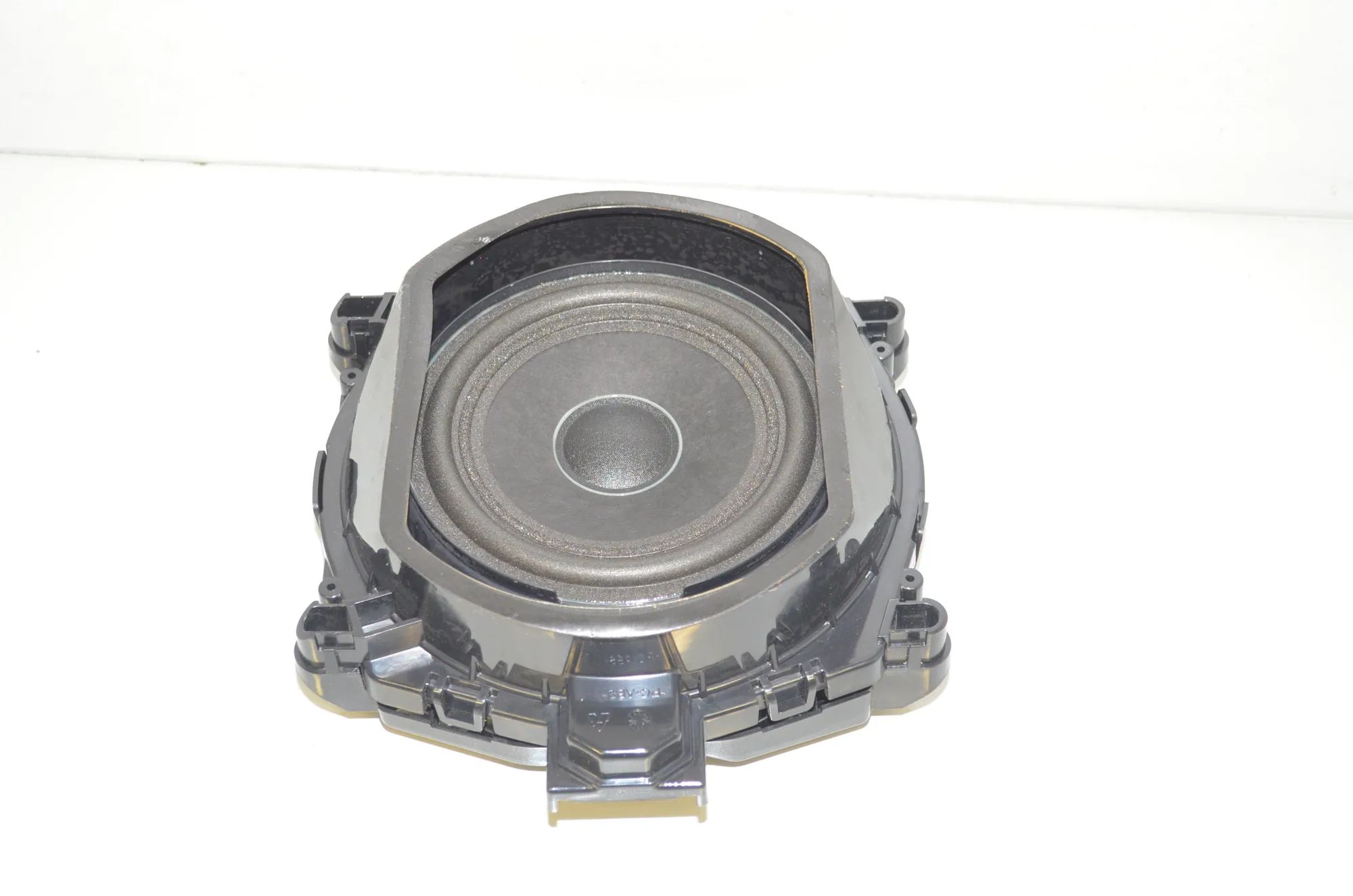 Subwoofer – OEM 9217913 · BMW X3 (F25) xDrive 20 d 2013 – 2