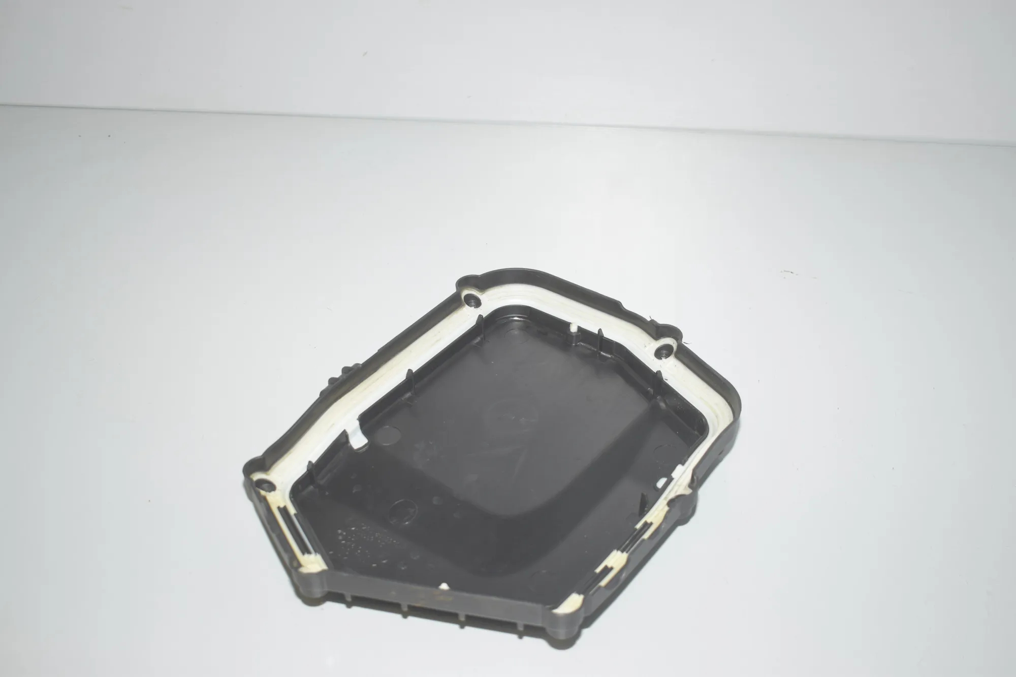 Fuse Box Cover – OEM 8509910 · BMW X3 (F25) xDrive 20 d 2013 – 2