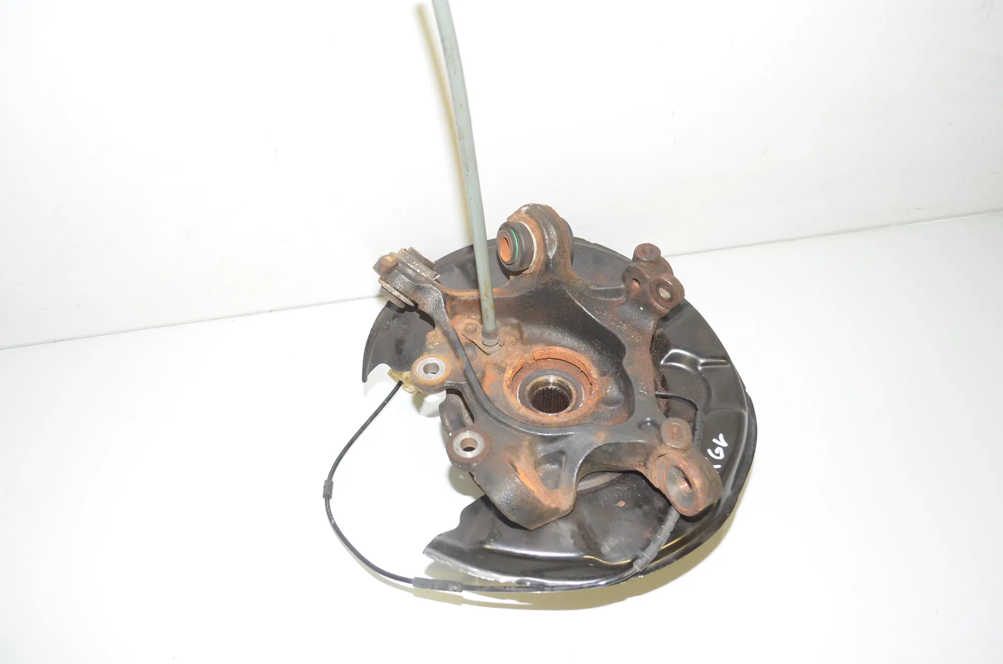 Front Left Wheel Hub – OEM 6792285 · BMW 2 Cabrio (F23) 220 i 2016 – 4