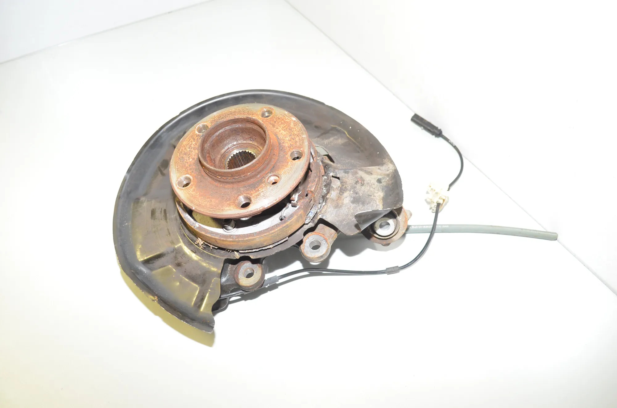Front Left Wheel Hub – OEM 6792285 · BMW 2 Cabrio (F23) 220 i 2016 – 2