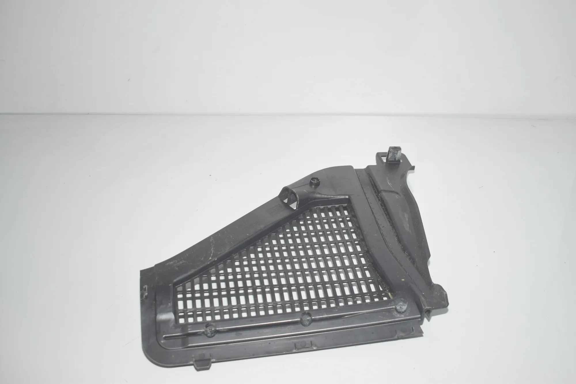 Front Wiper Cowl Trim – OEM 9184004 · BMW X3 (F25) xDrive 20 d 2013 – 2