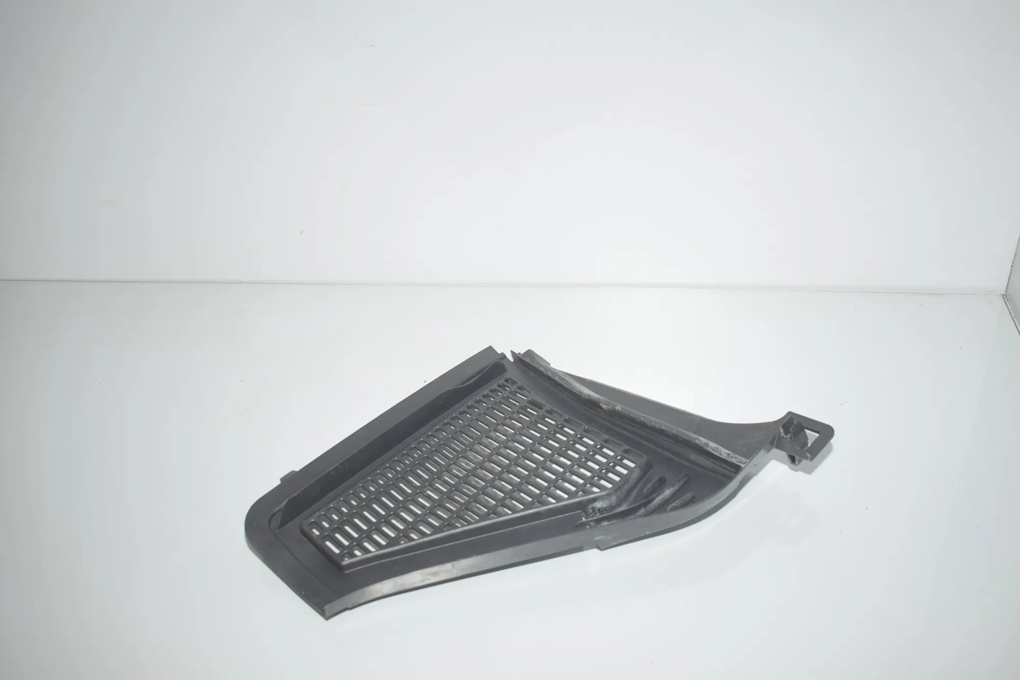 Front Wiper Cowl Trim – OEM 9184004 · BMW X3 (F25) xDrive 20 d 2013 – 3