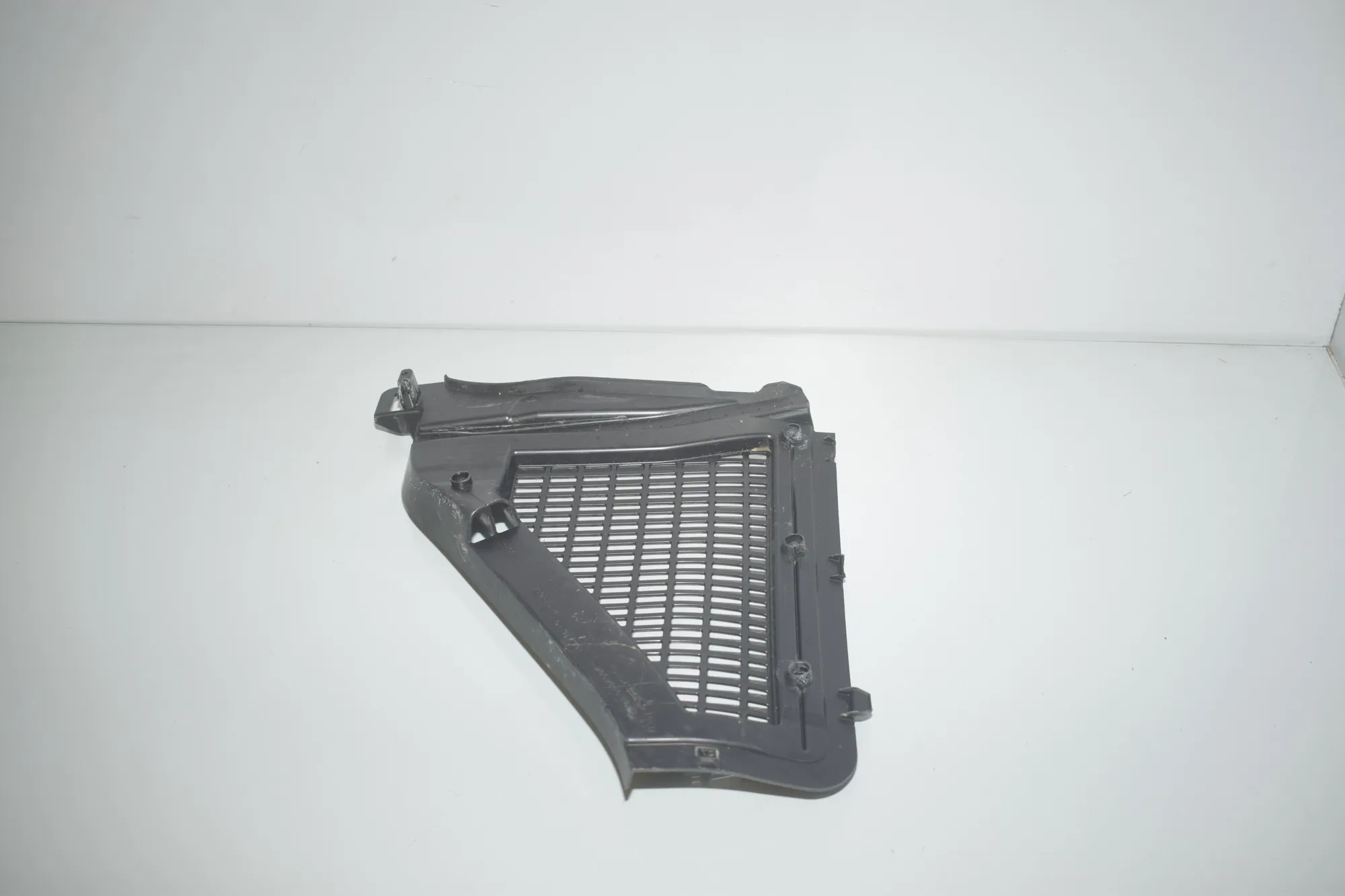 Front Wiper Cowl Trim – OEM 9184004 · BMW X3 (F25) xDrive 20 d 2013