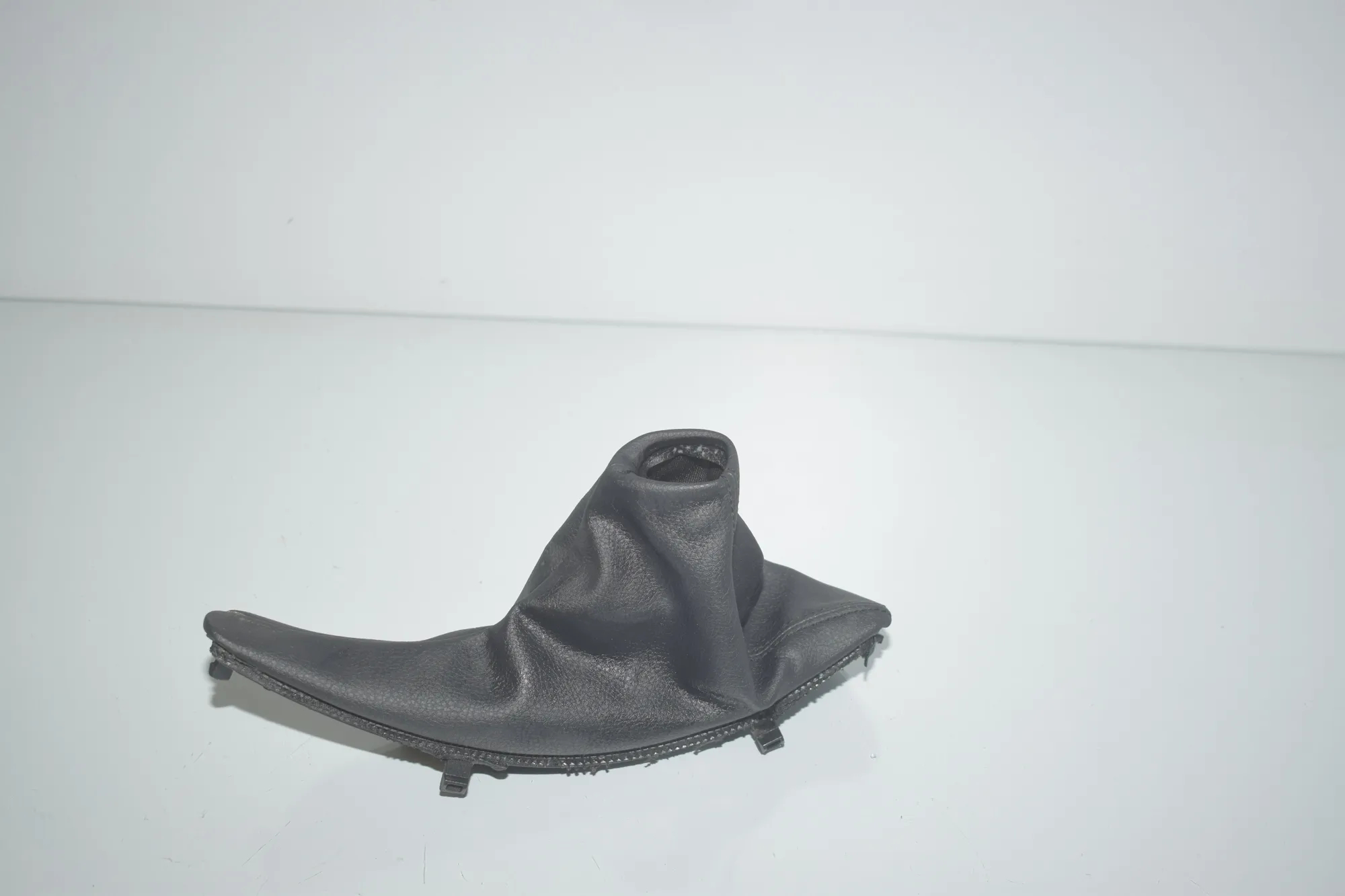 Handbrake Handle Trim – OEM 9235425 · BMW 3 (F30, F80) 320 d 2012 – 2