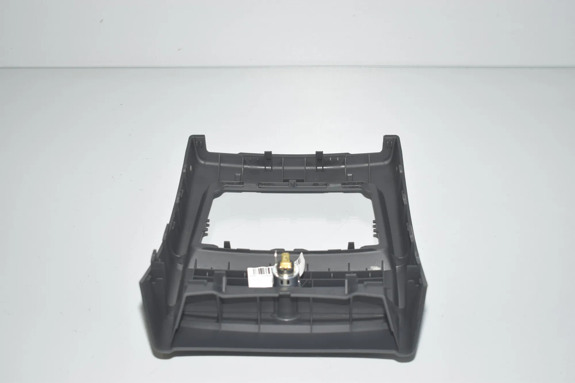Center Console Trim – OEM 9218909 · BMW 3 (F30, F80) 320 d 2012 – 3