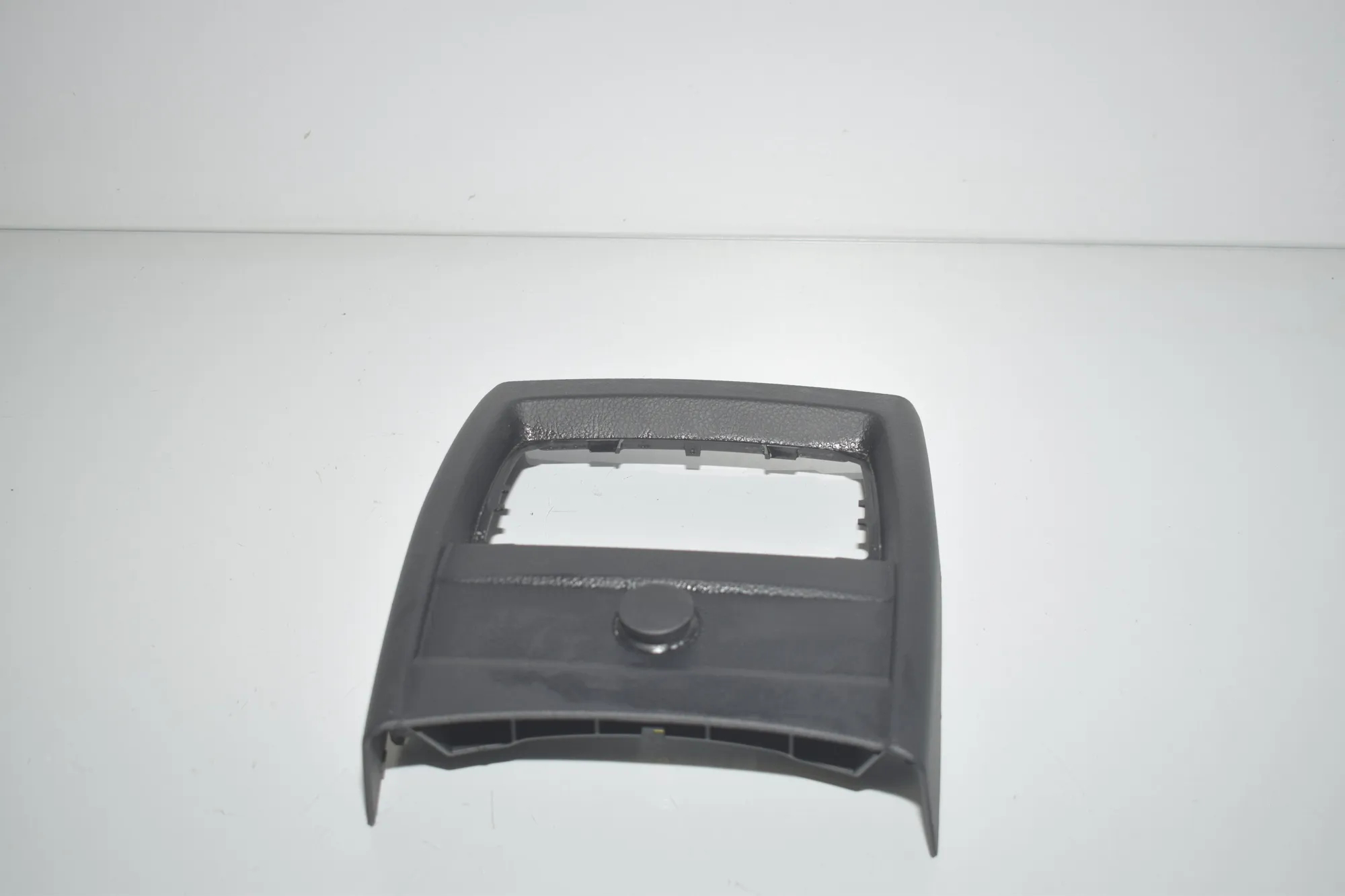 Center Console Trim – OEM 9218909 · BMW 3 (F30, F80) 320 d 2012 – 2