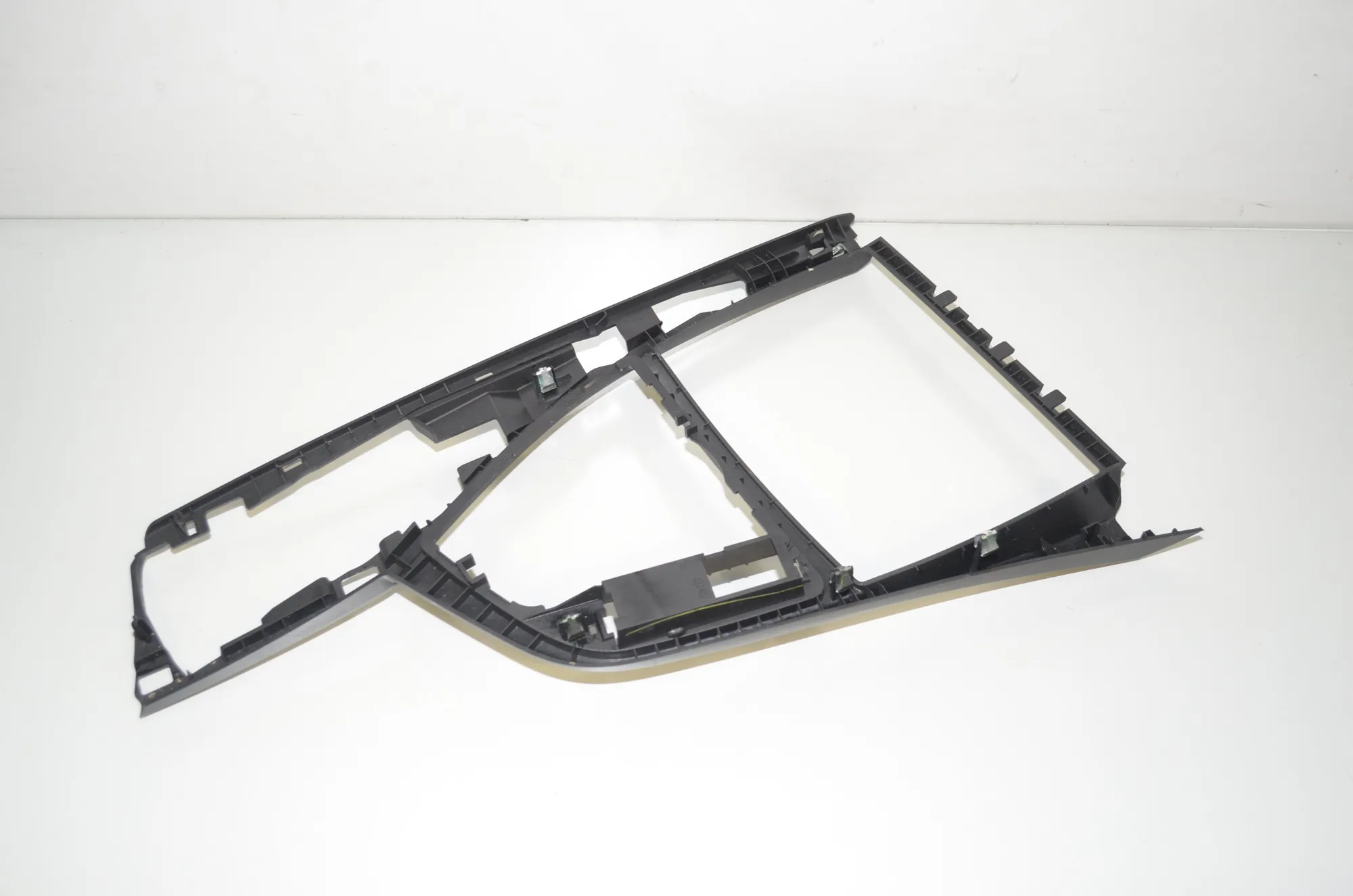 Center Console Trim – OEM 9207313 · BMW 2 Cabrio (F23) 220 i 2016 – 3