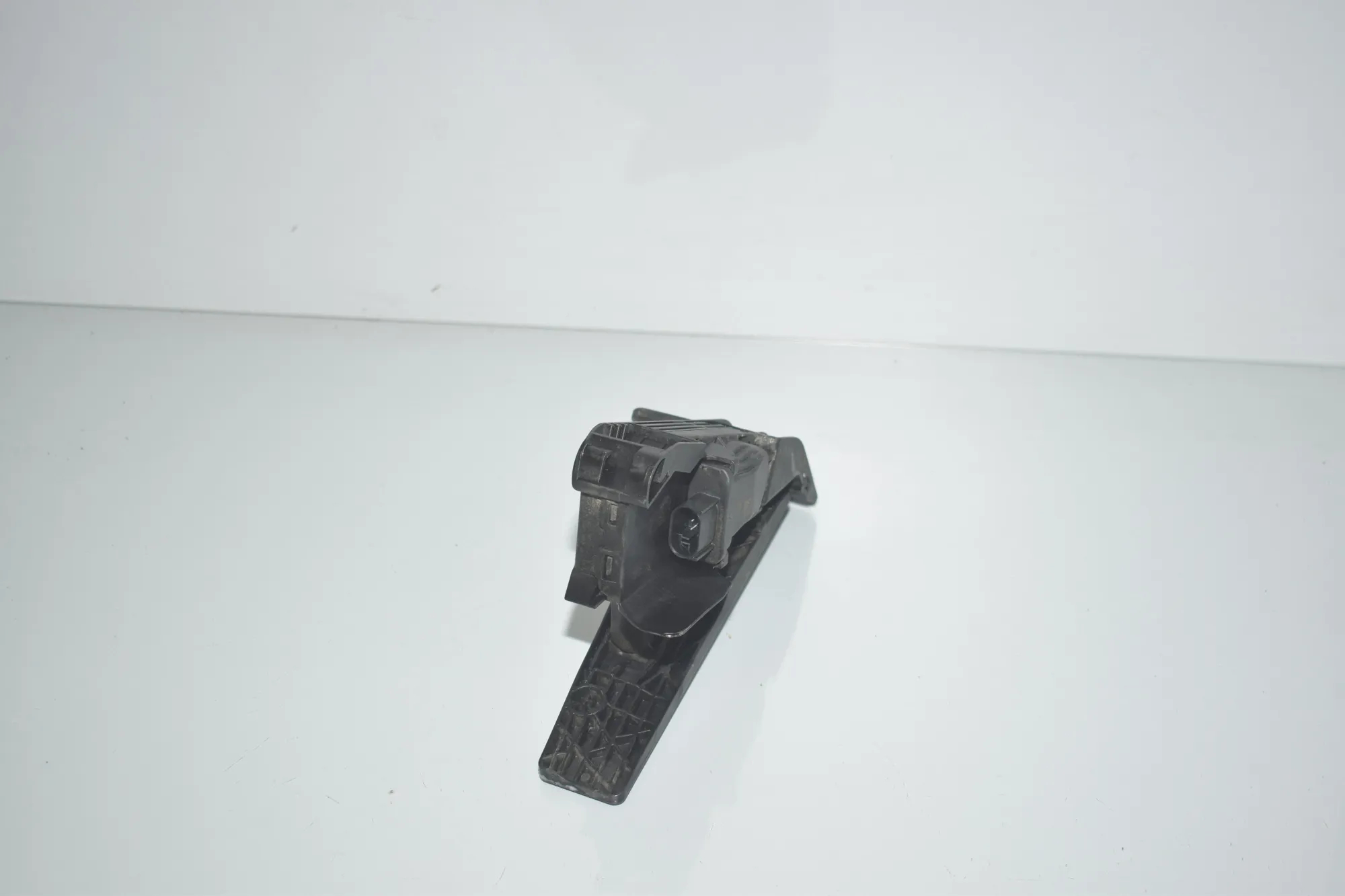 Throttle Pedal – OEM 6789528 · BMW 3 (F30, F80) 320 d 2012 – 4