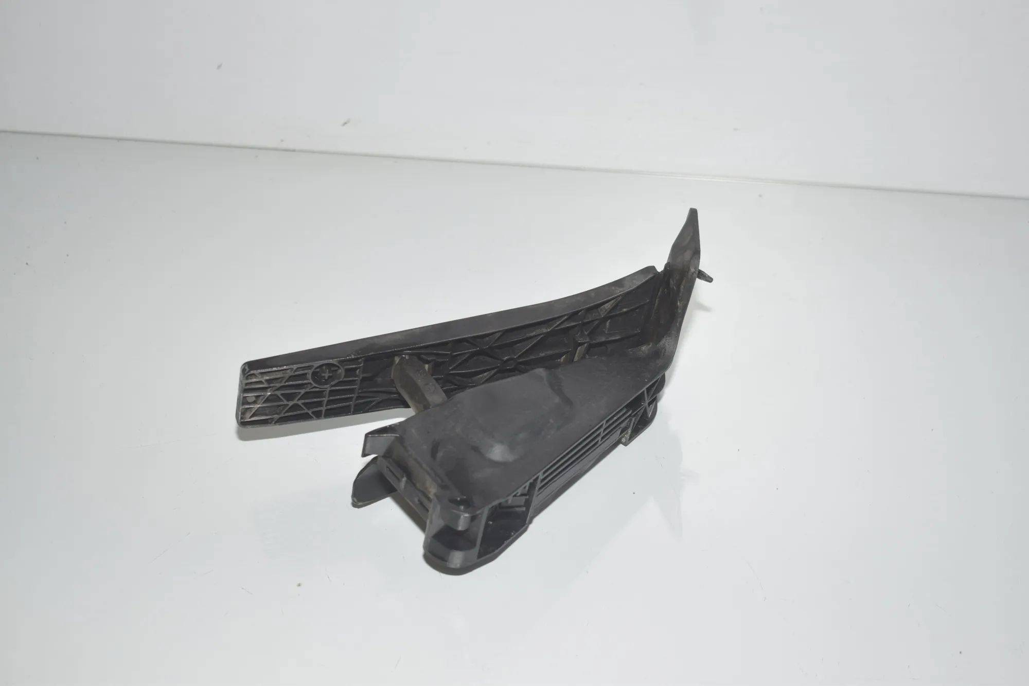 Throttle Pedal – OEM 6789528 · BMW 3 (F30, F80) 320 d 2012 – 3